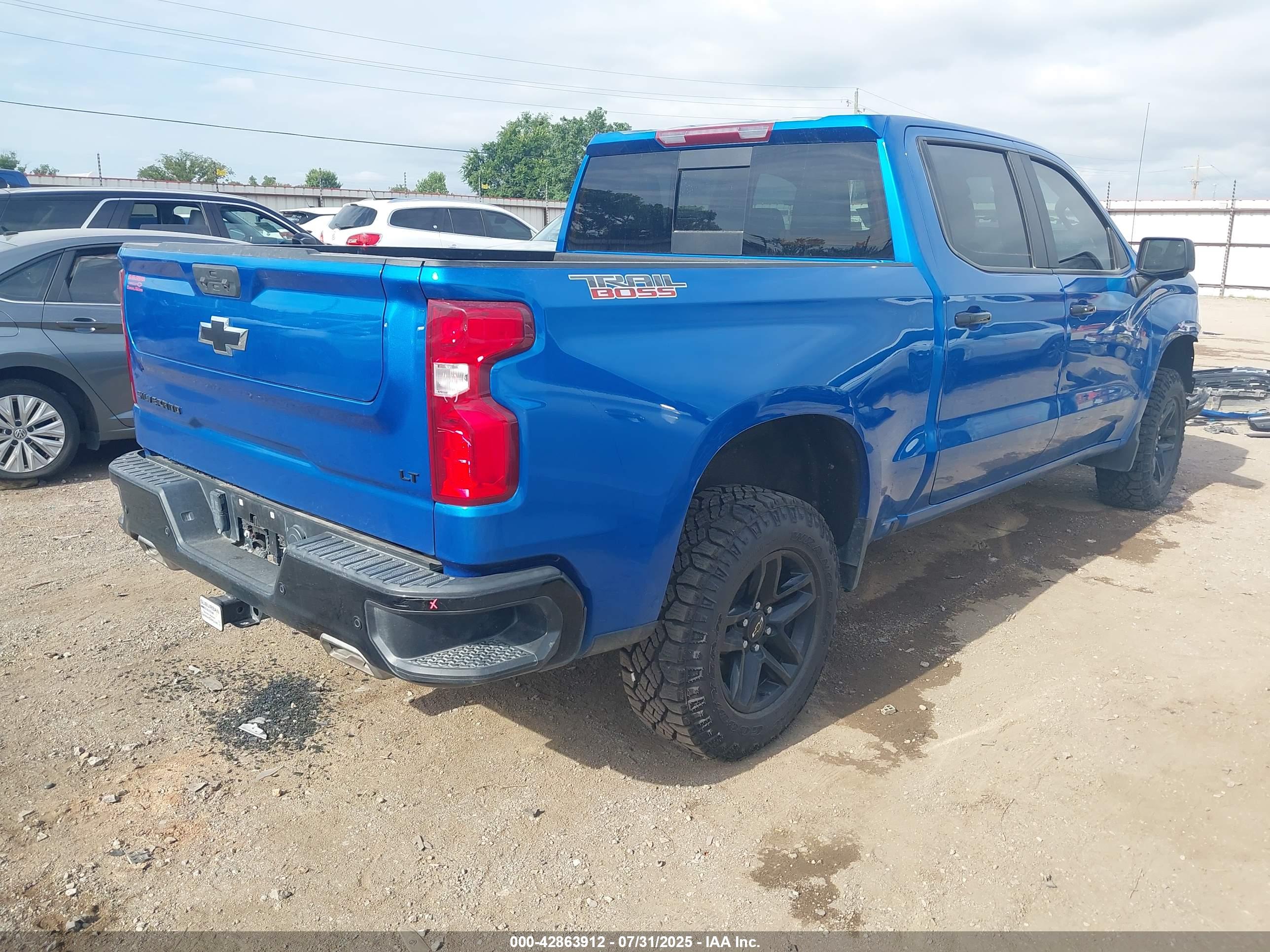 CHEVROLET SILVERADO image 4