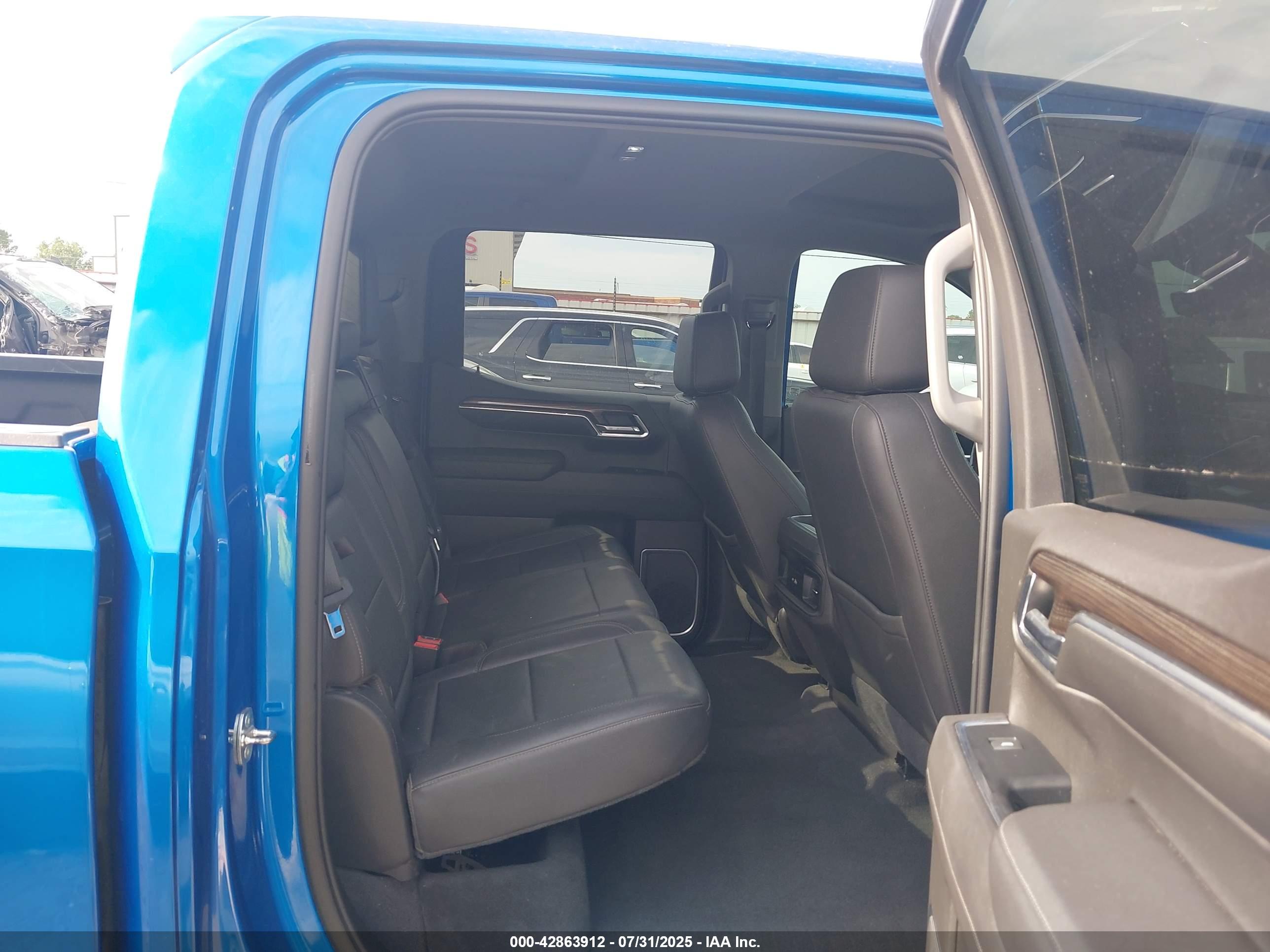 CHEVROLET SILVERADO image 8