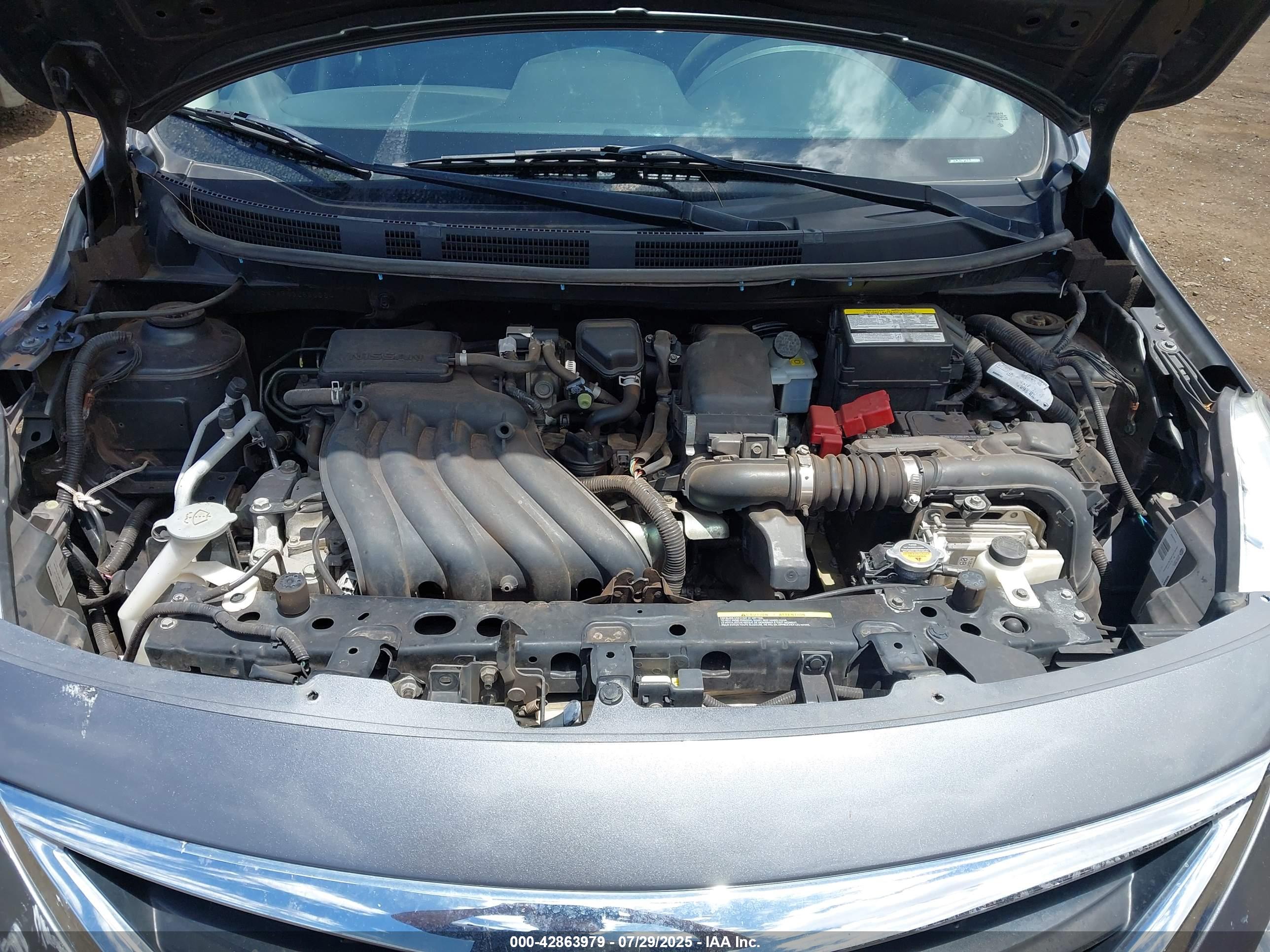 NISSAN VERSA image 10