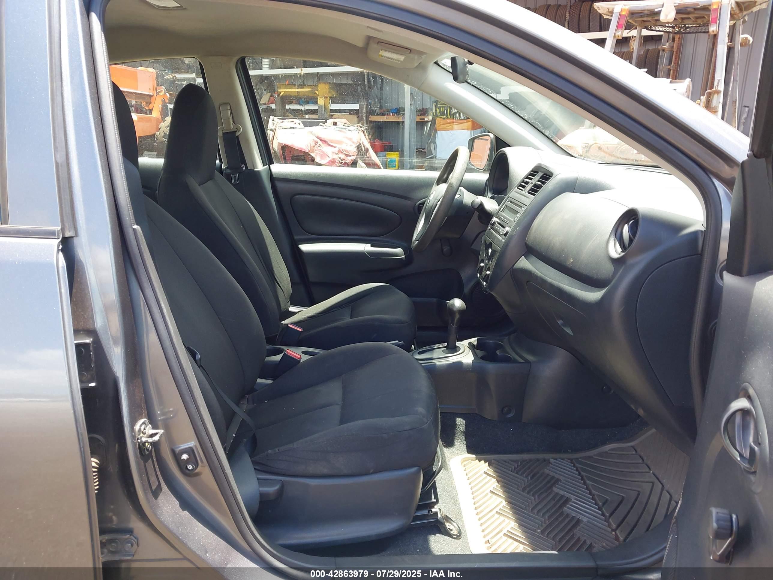 NISSAN VERSA image 5