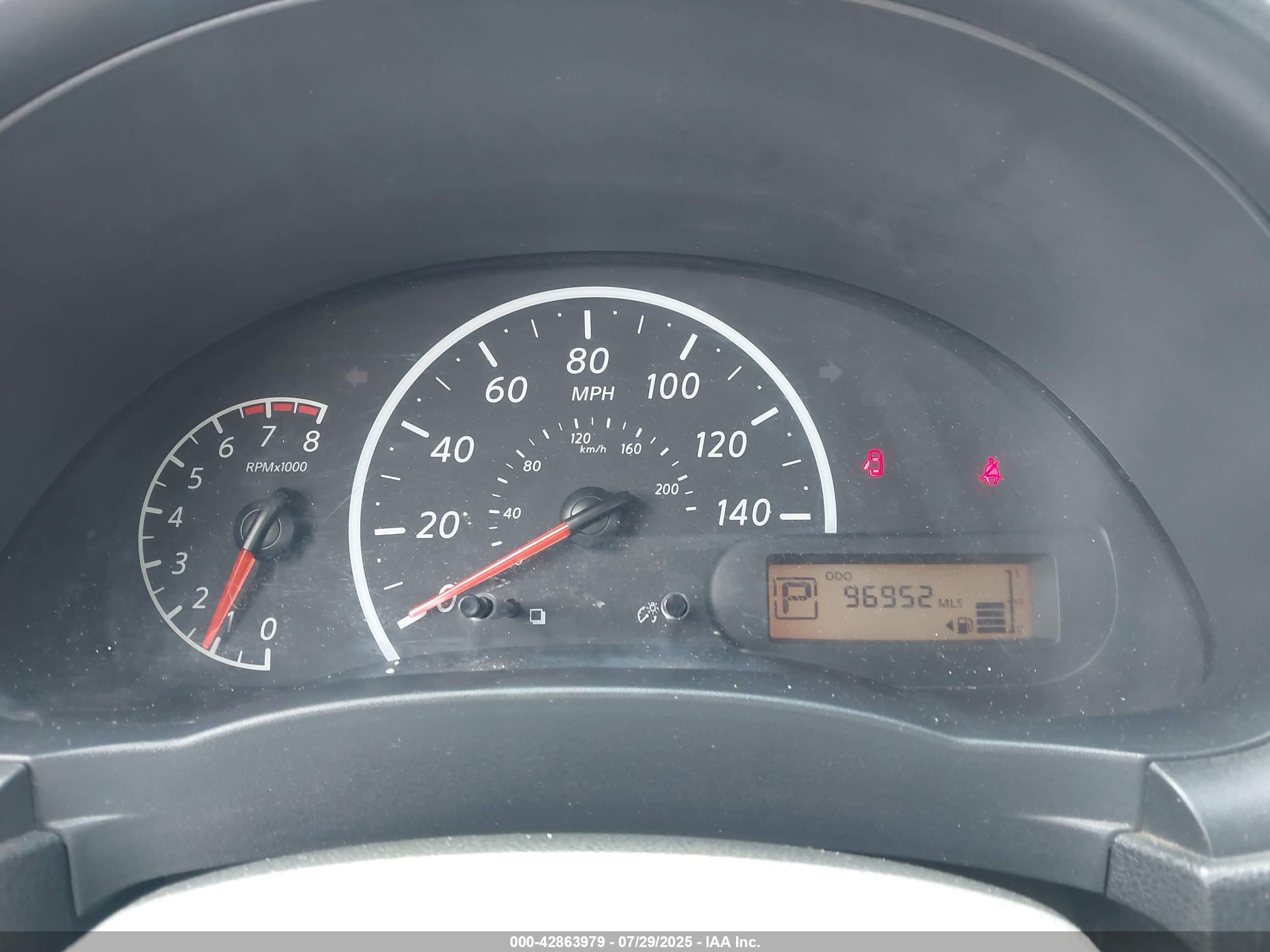 NISSAN VERSA image 7