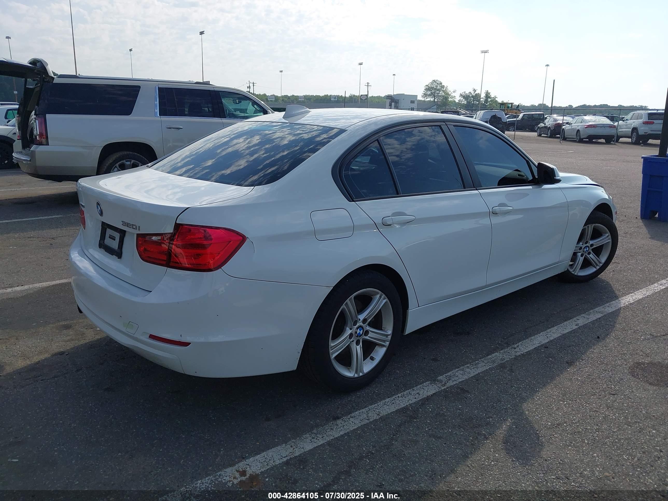 BMW 320I image 4