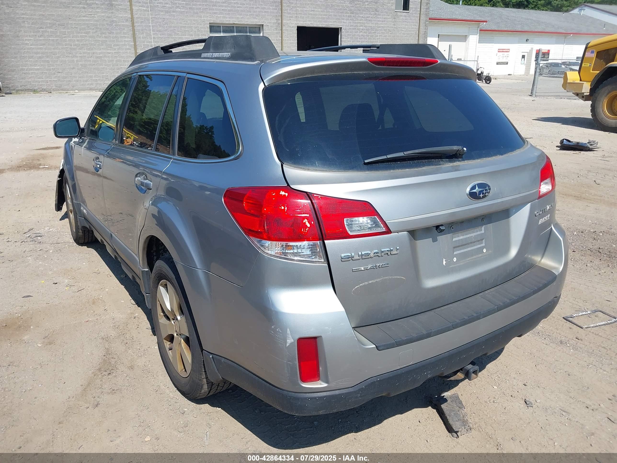SUBARU OUTBACK image 3