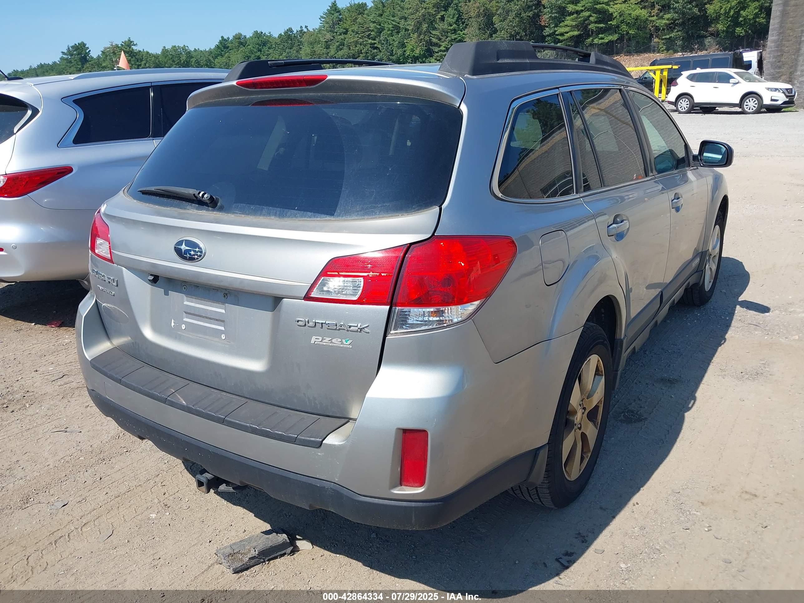 SUBARU OUTBACK image 4