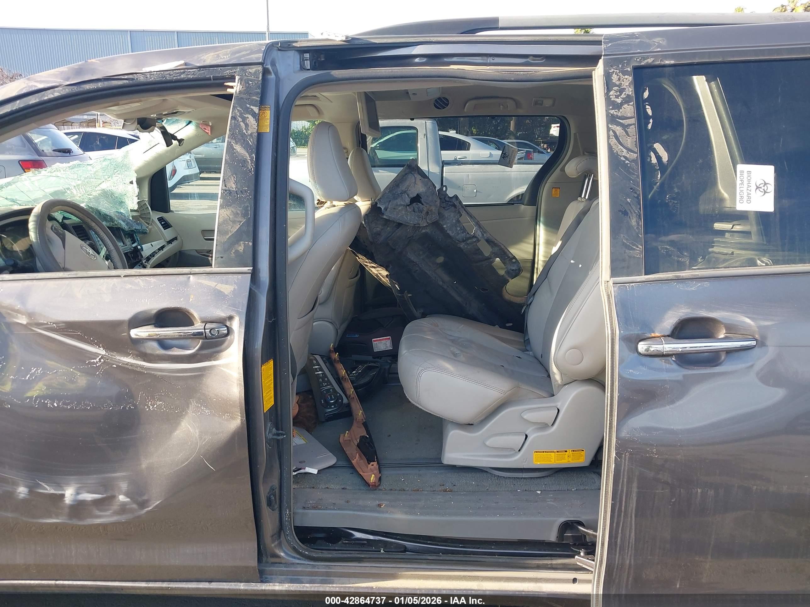 TOYOTA SIENNA image 8