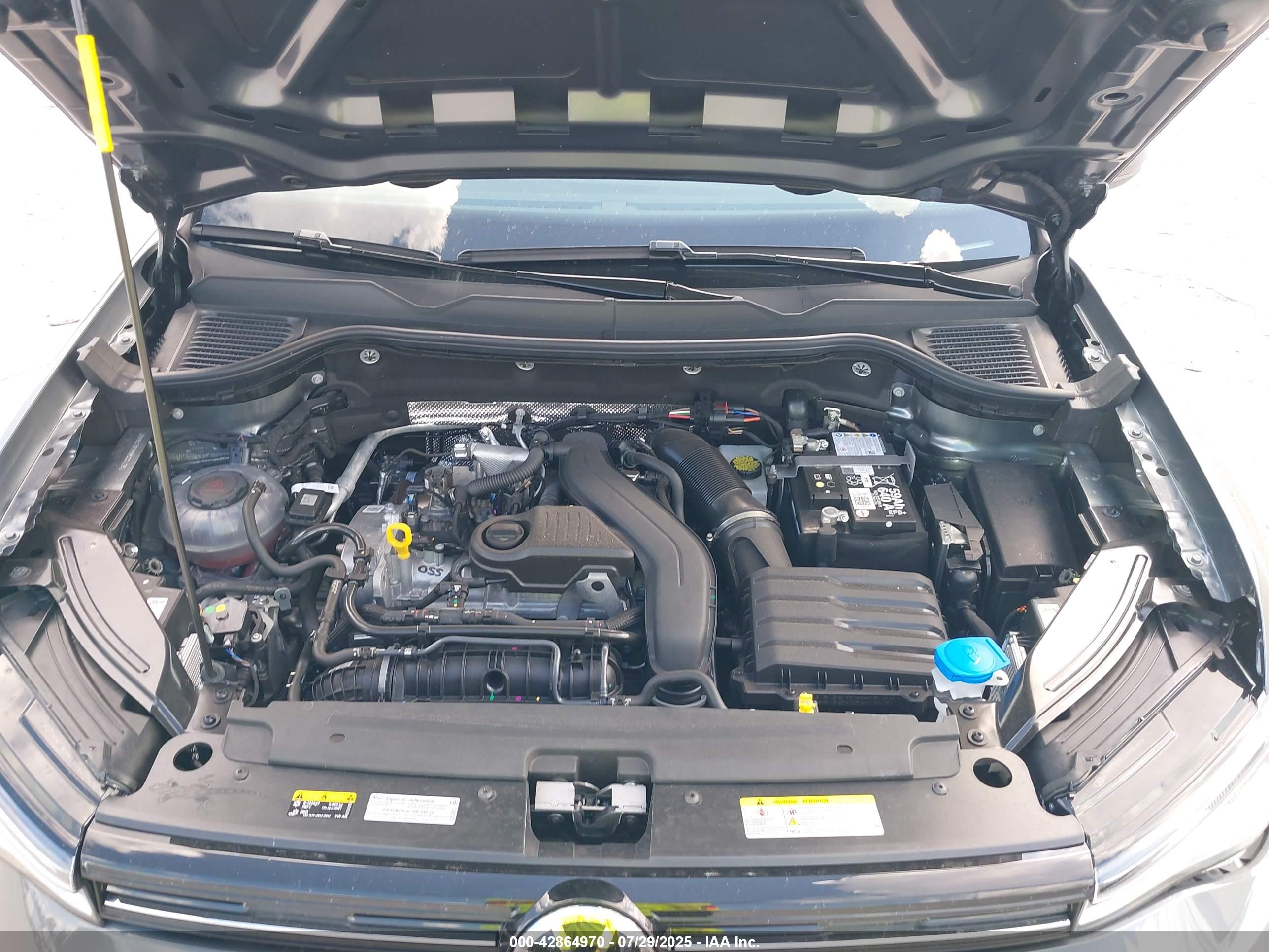 VOLKSWAGEN TAOS image 10