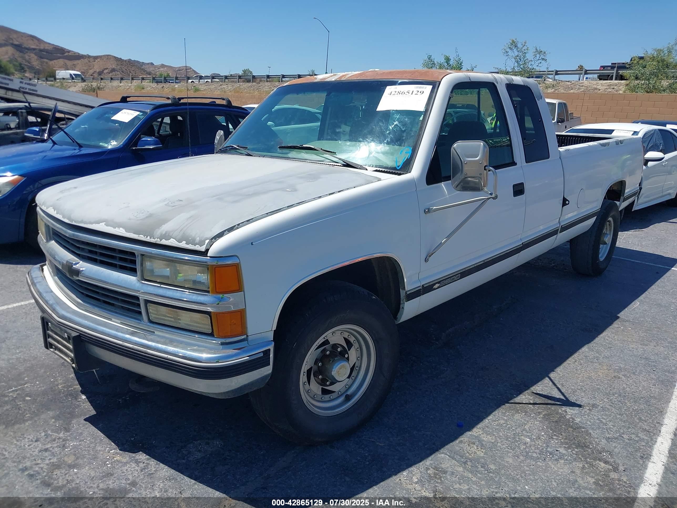 CHEVROLET GMT-400 image 2