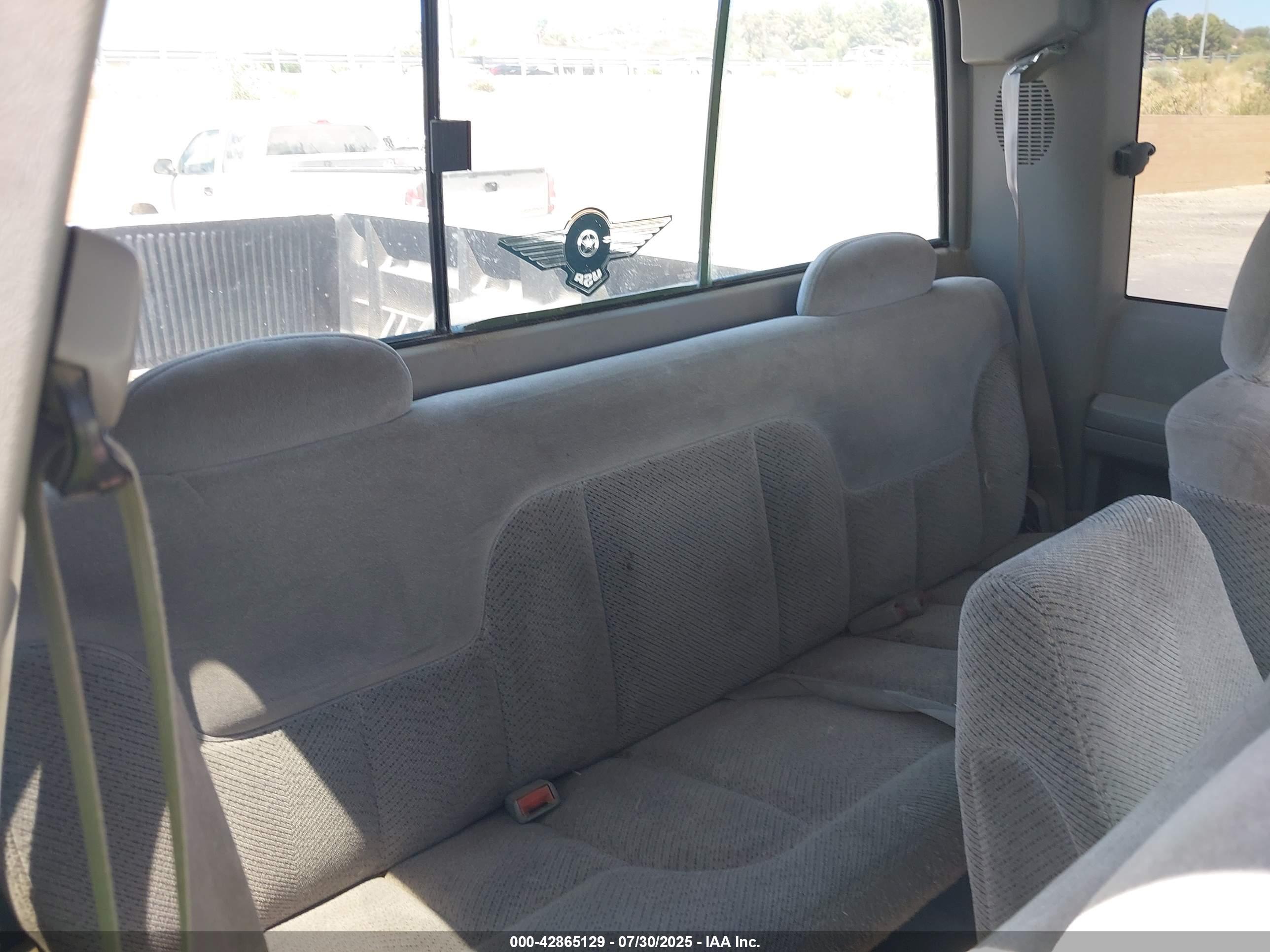 CHEVROLET GMT-400 image 8