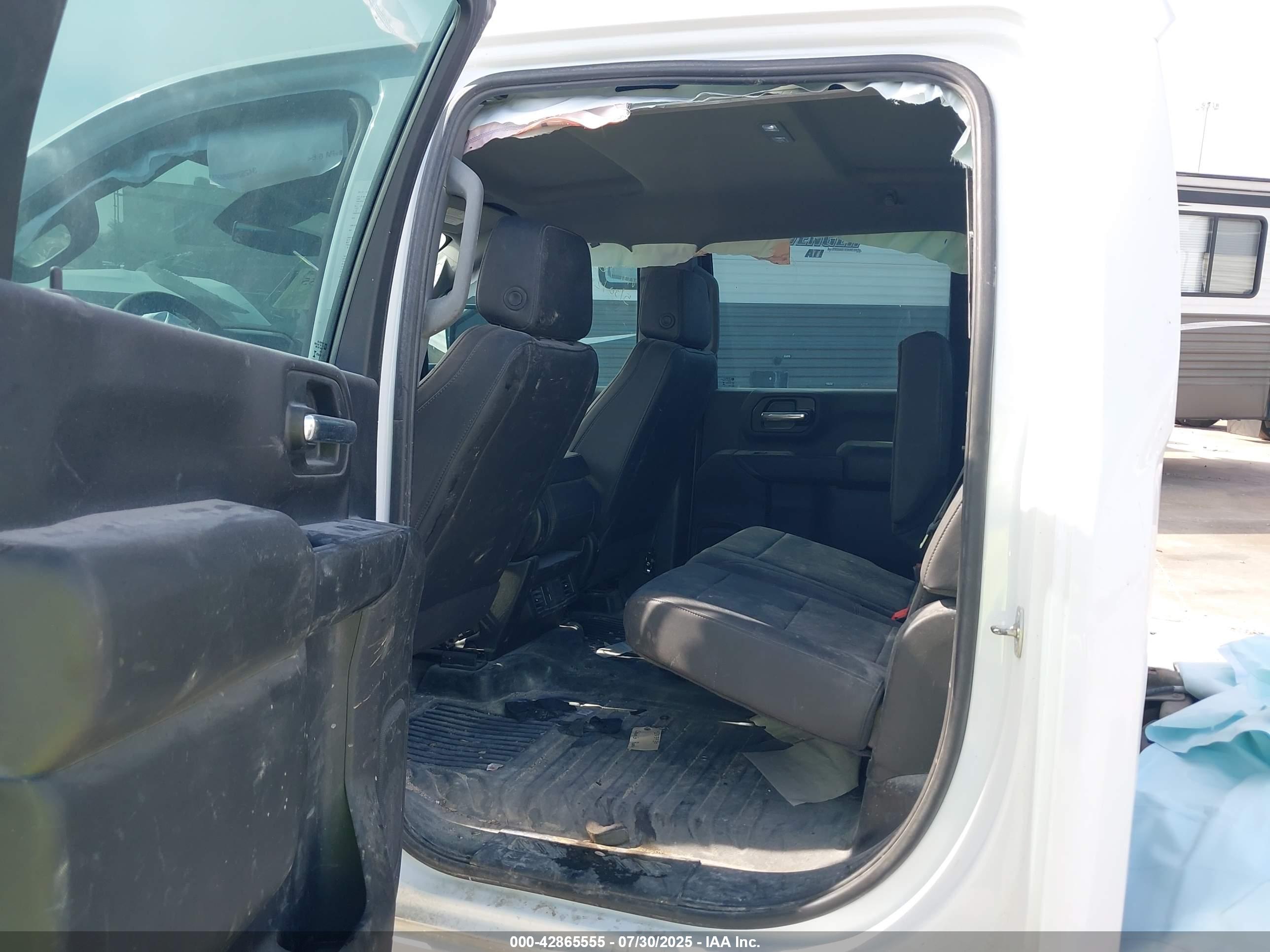 CHEVROLET SILVERADO image 8