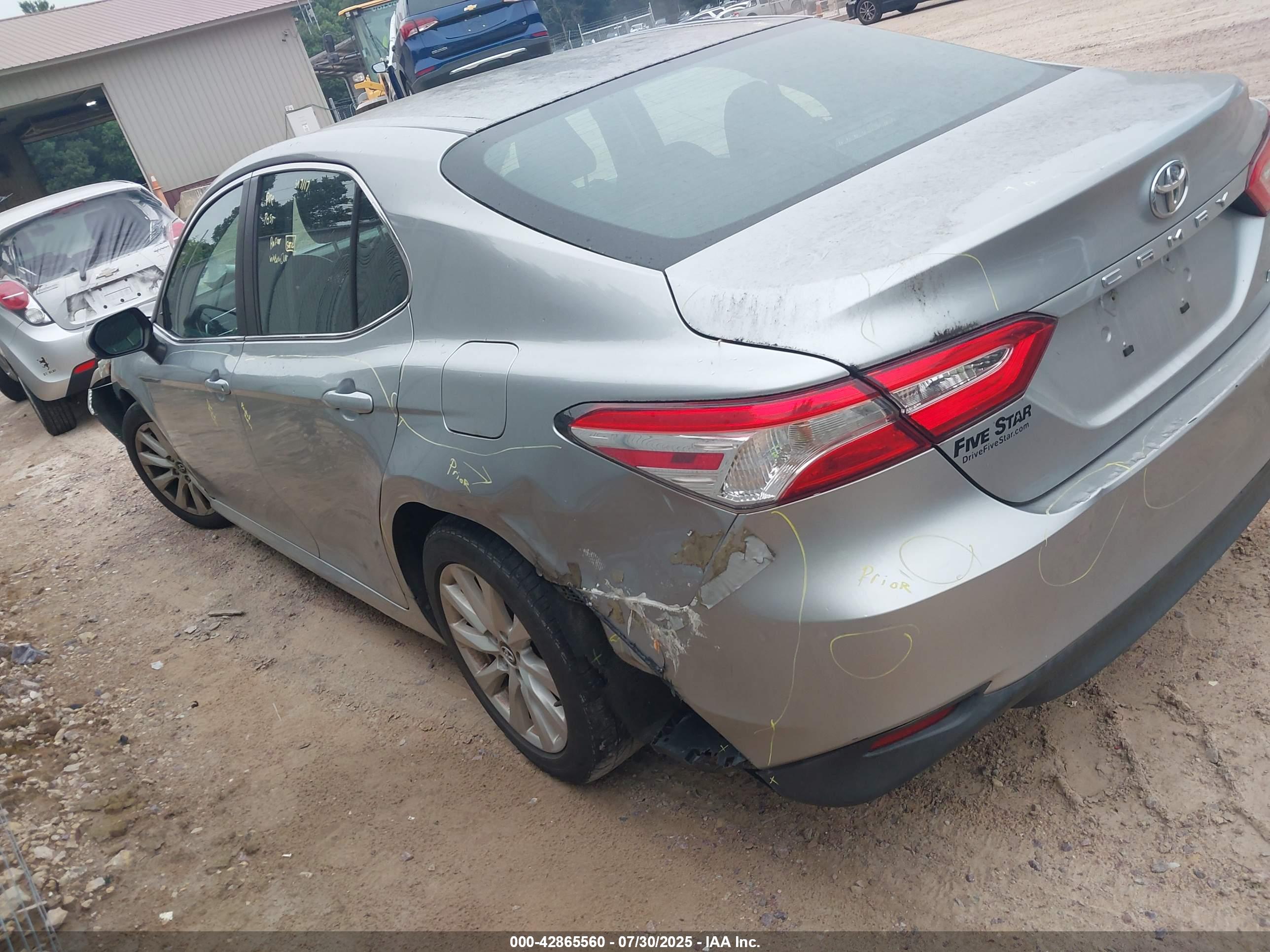 TOYOTA CAMRY image 3