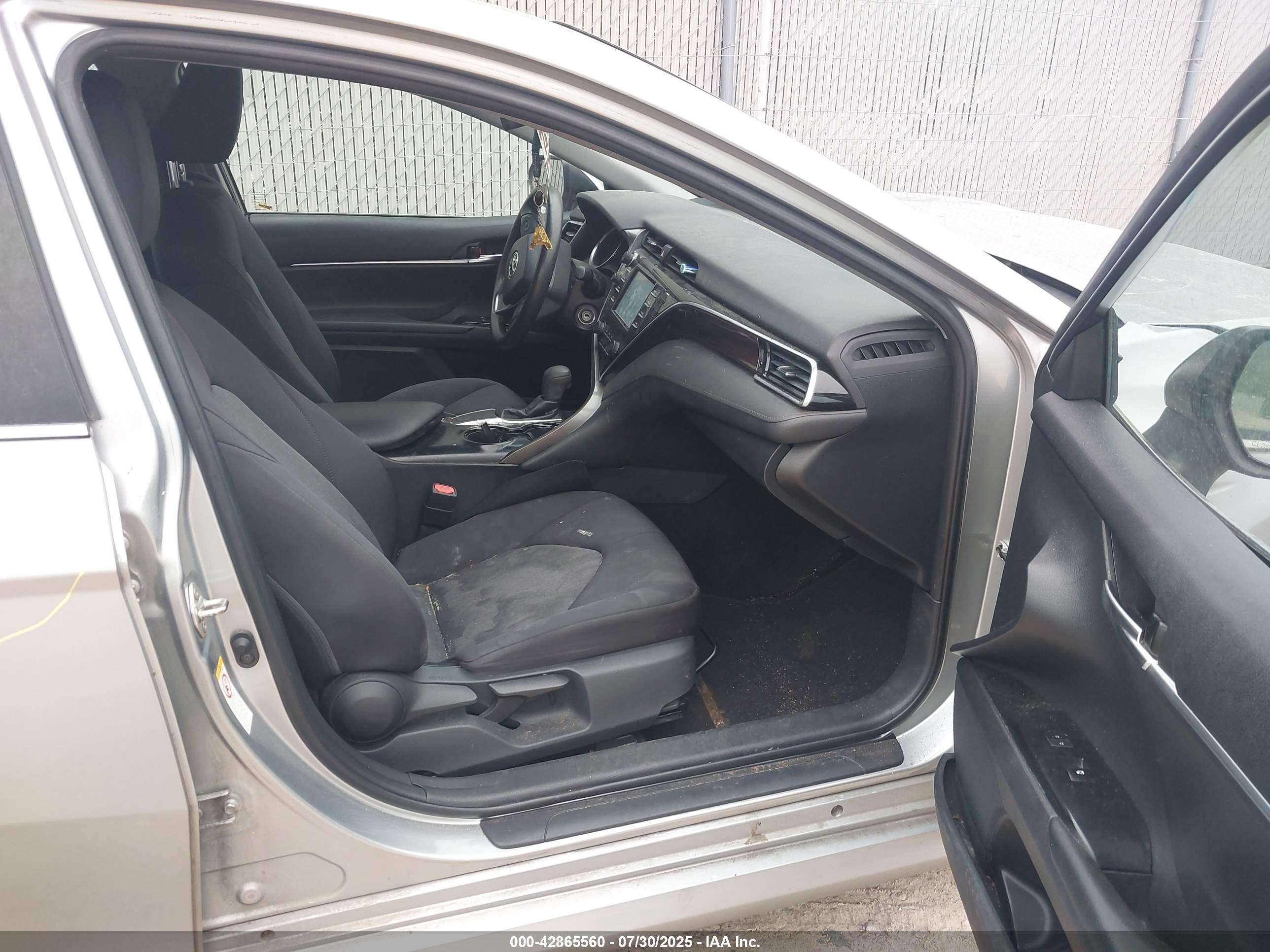 TOYOTA CAMRY image 5