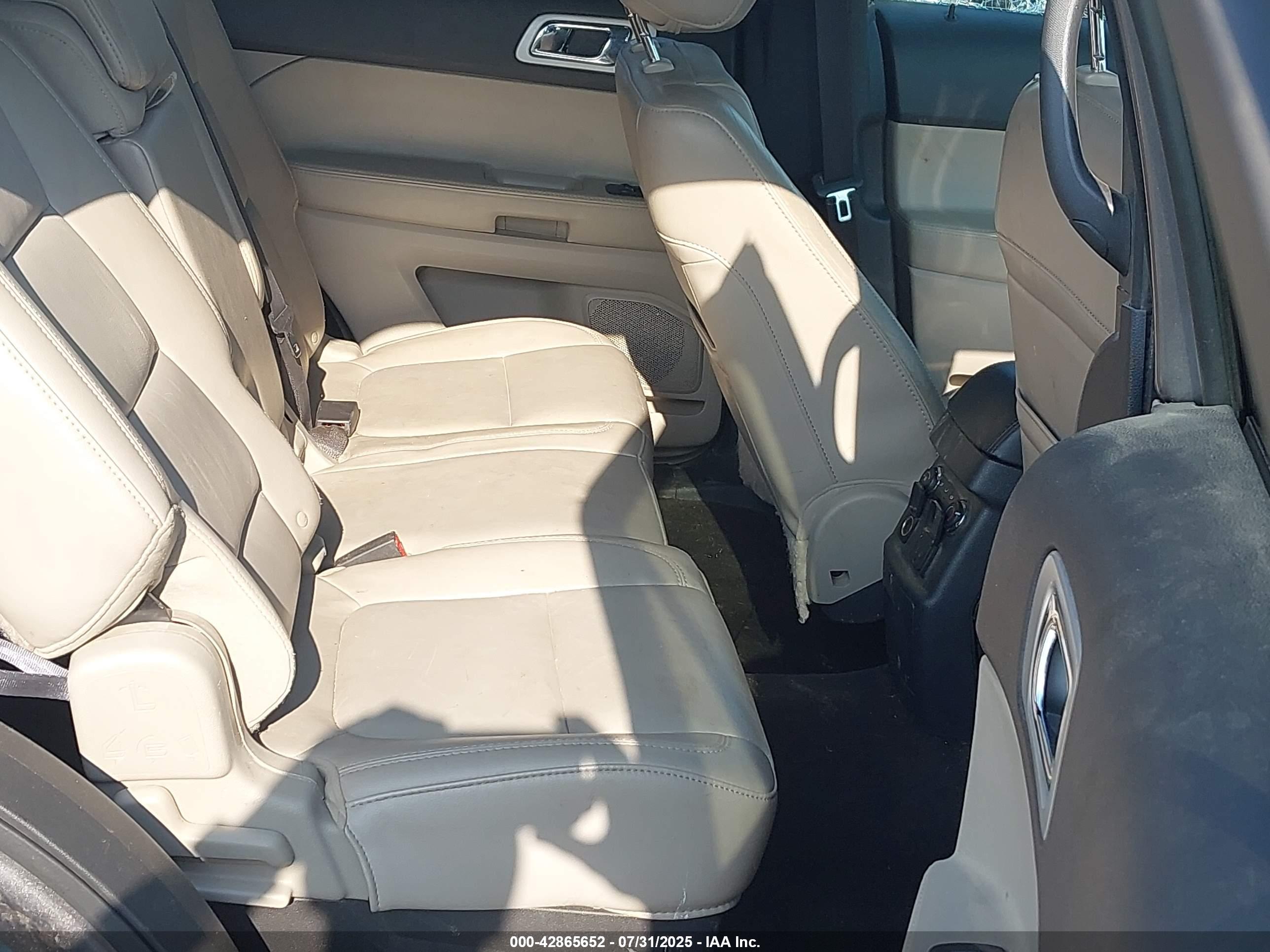 FORD EXPLORER image 8