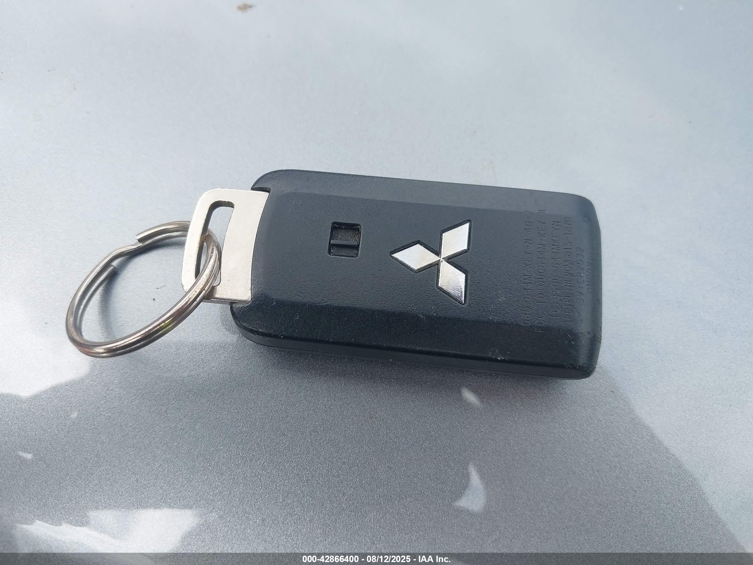MITSUBISHI OUTLANDER image 11