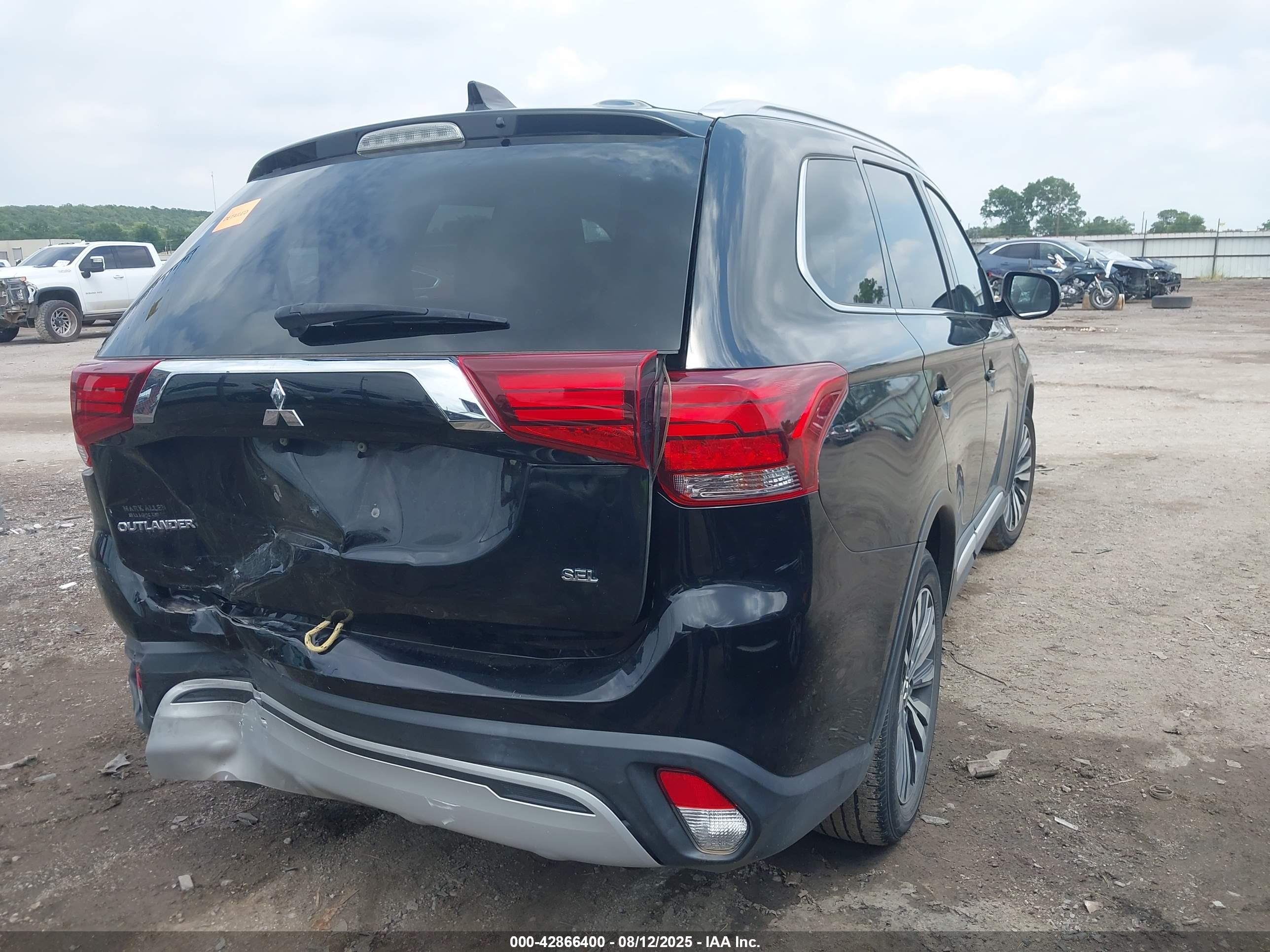 MITSUBISHI OUTLANDER image 4