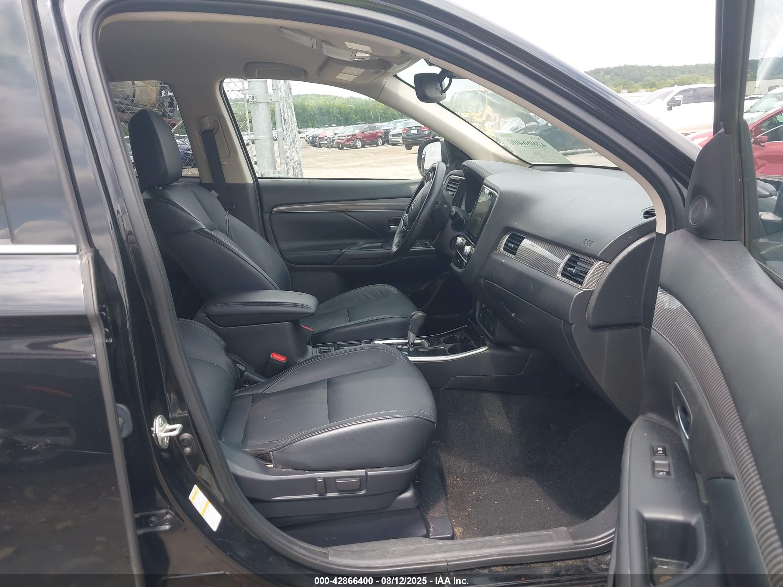 MITSUBISHI OUTLANDER image 5