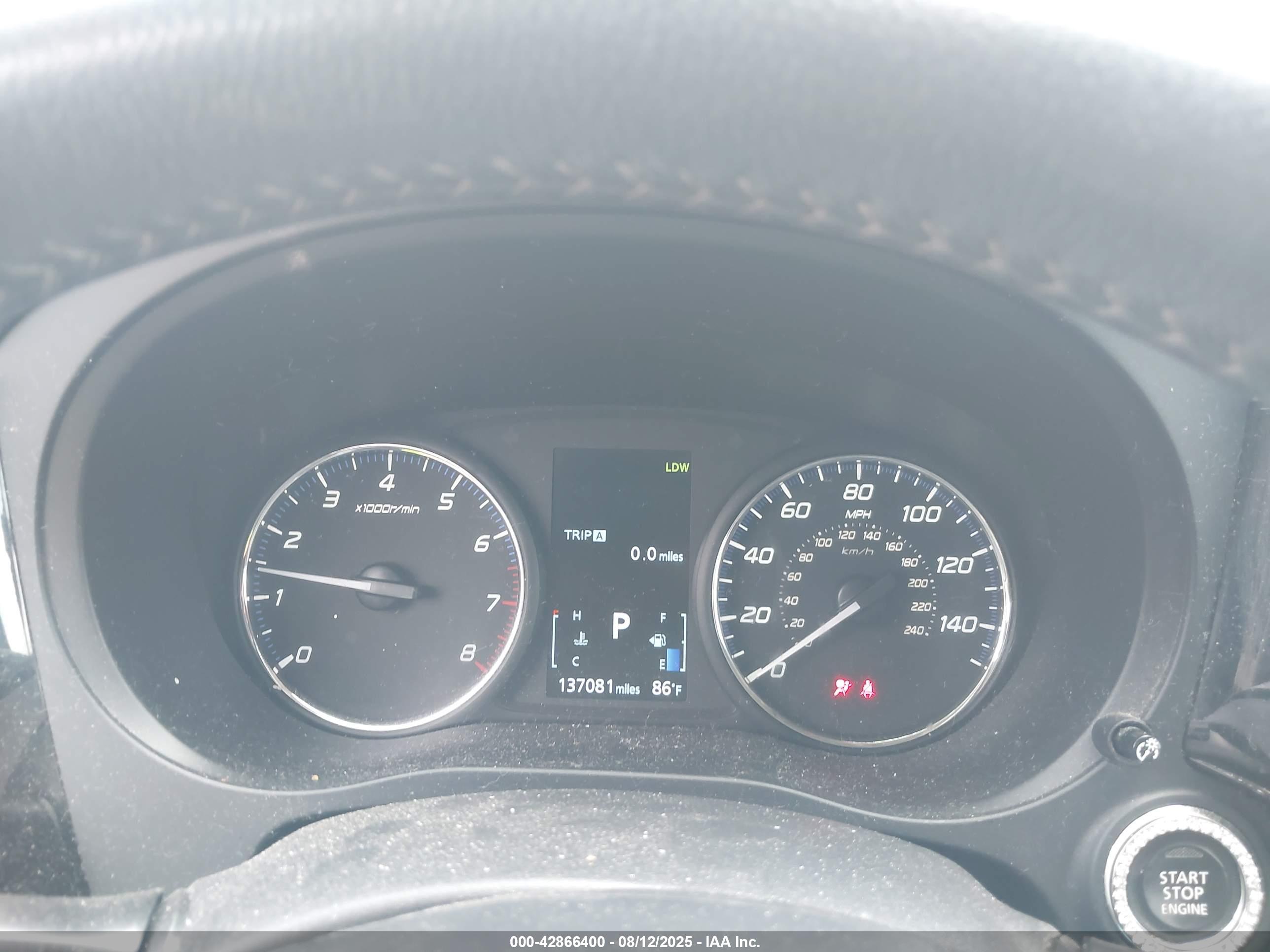 MITSUBISHI OUTLANDER image 7