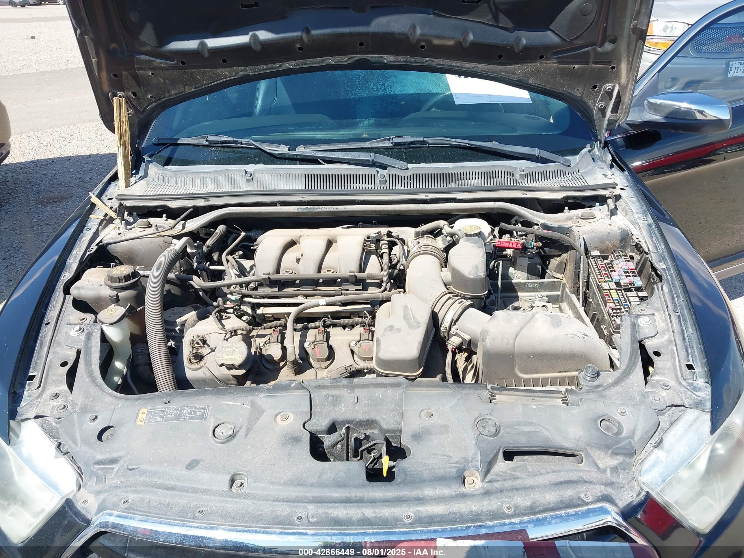 FORD TAURUS image 10
