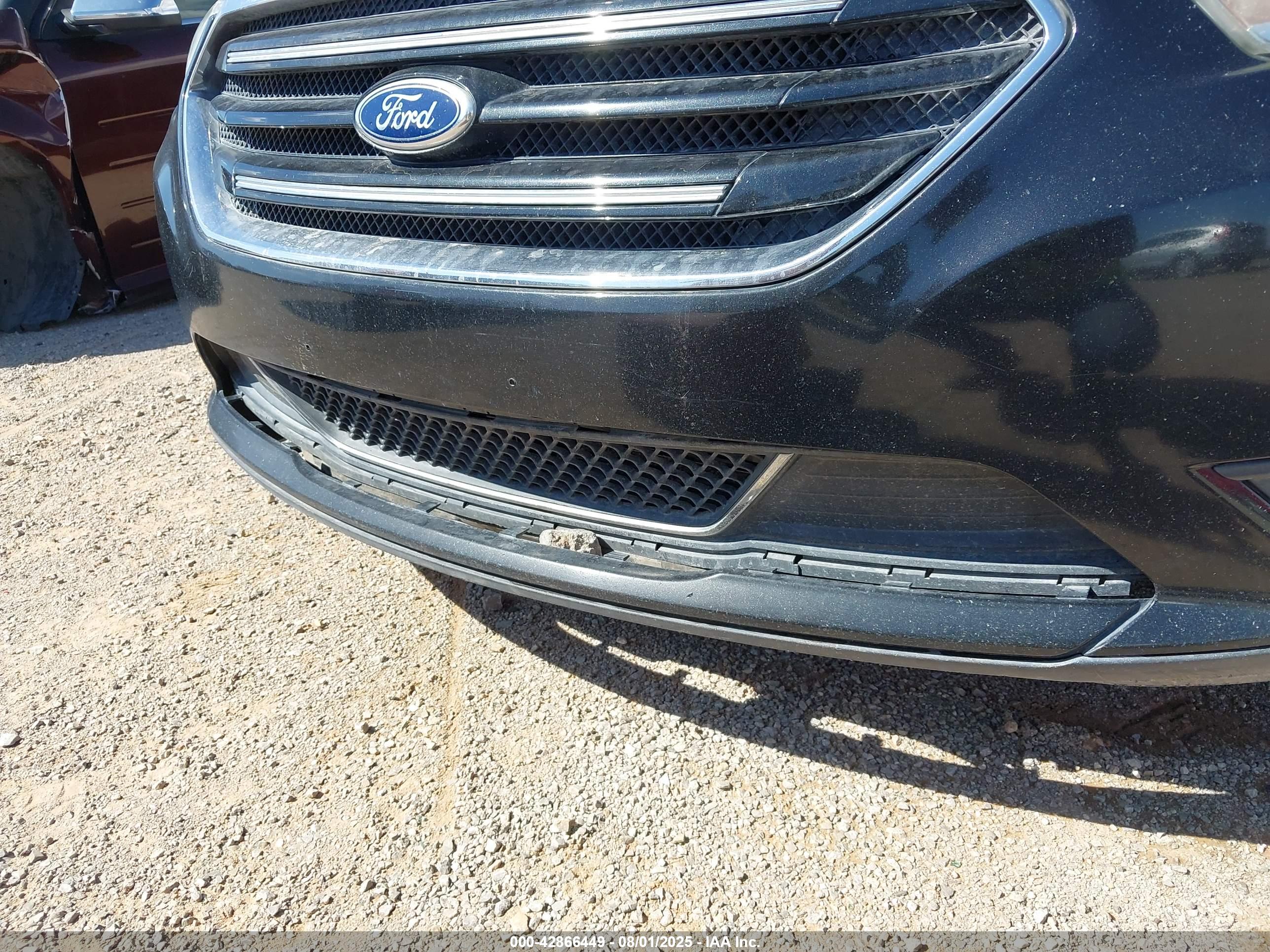 FORD TAURUS image 6