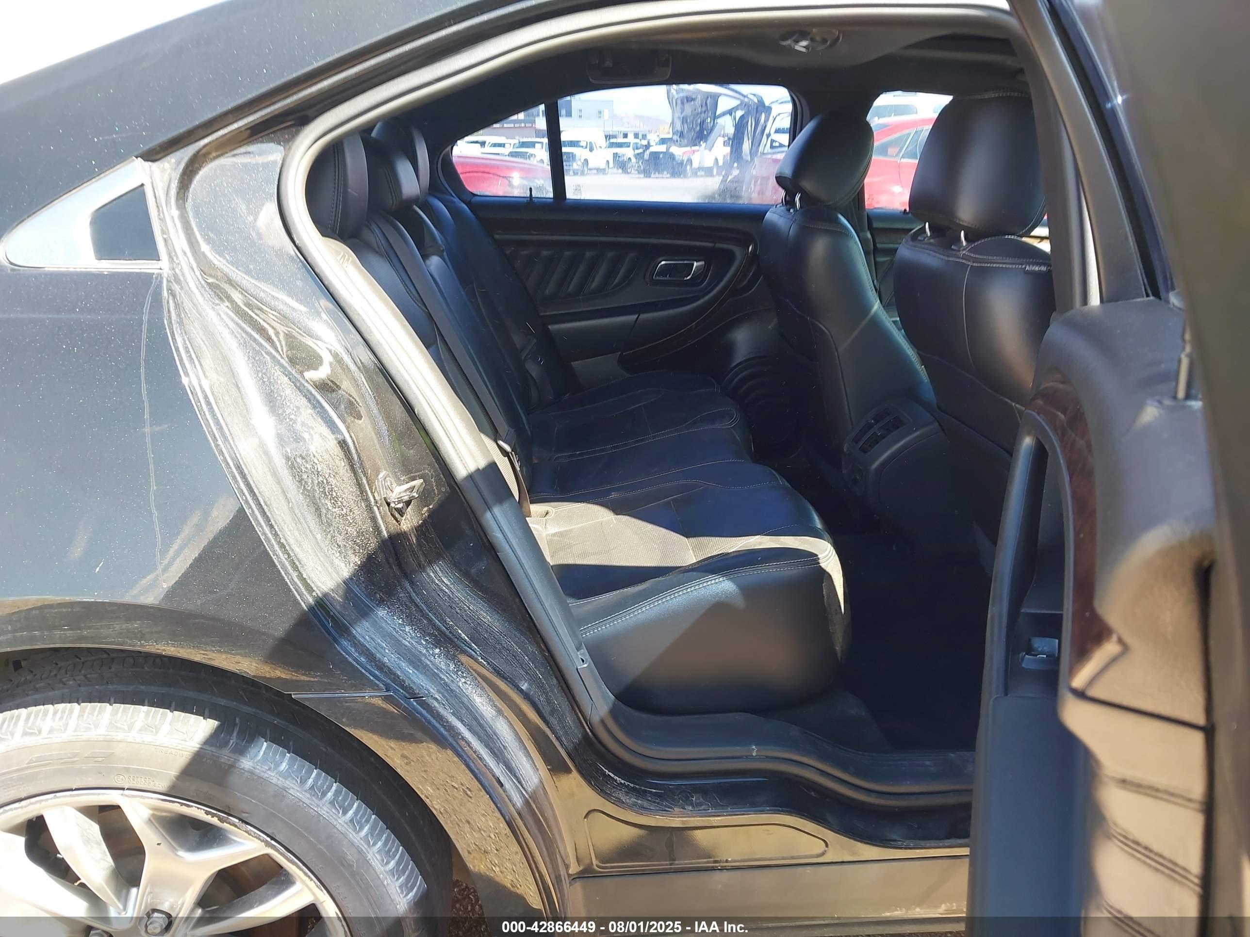 FORD TAURUS image 8