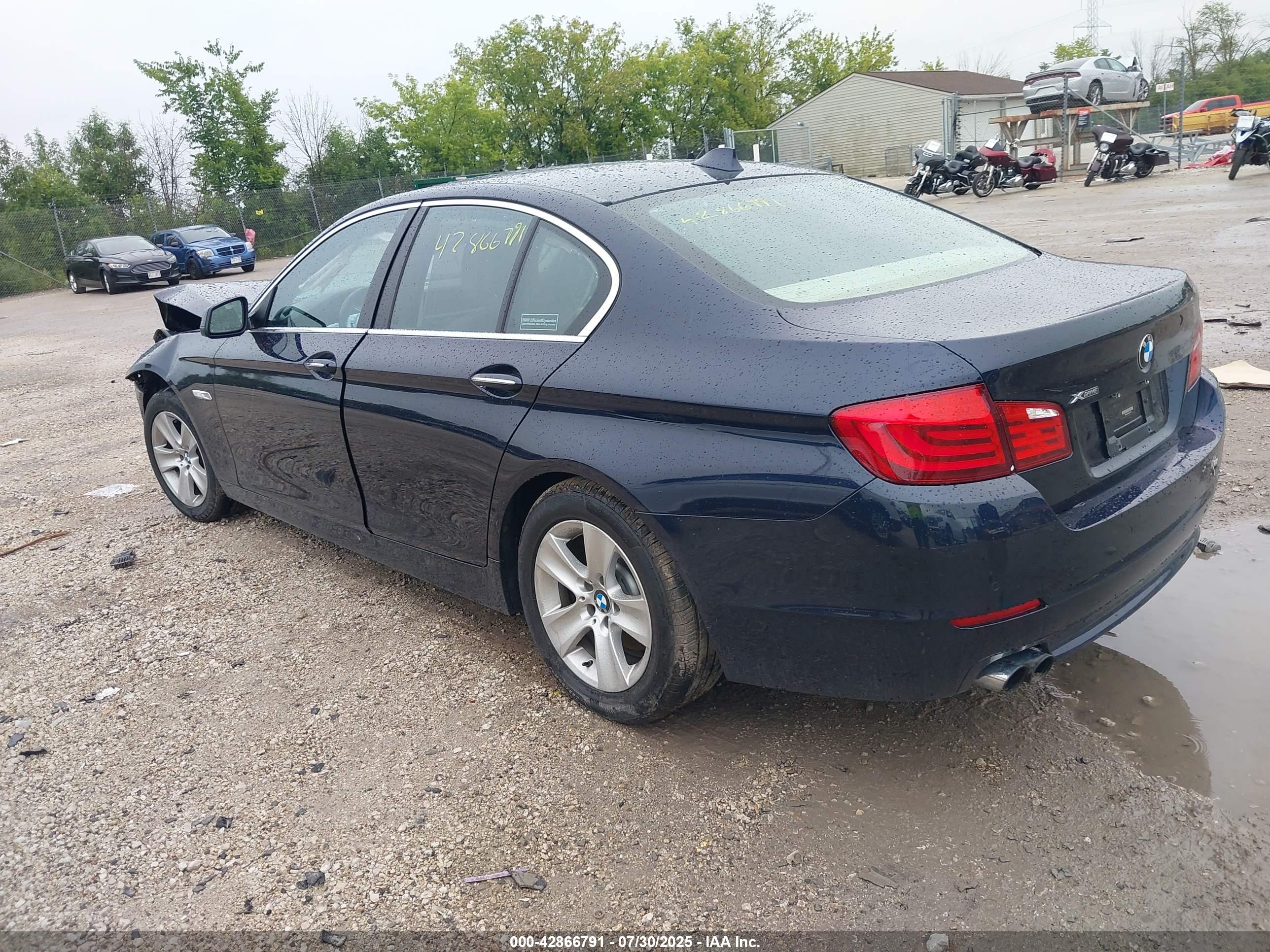 BMW 528I image 3
