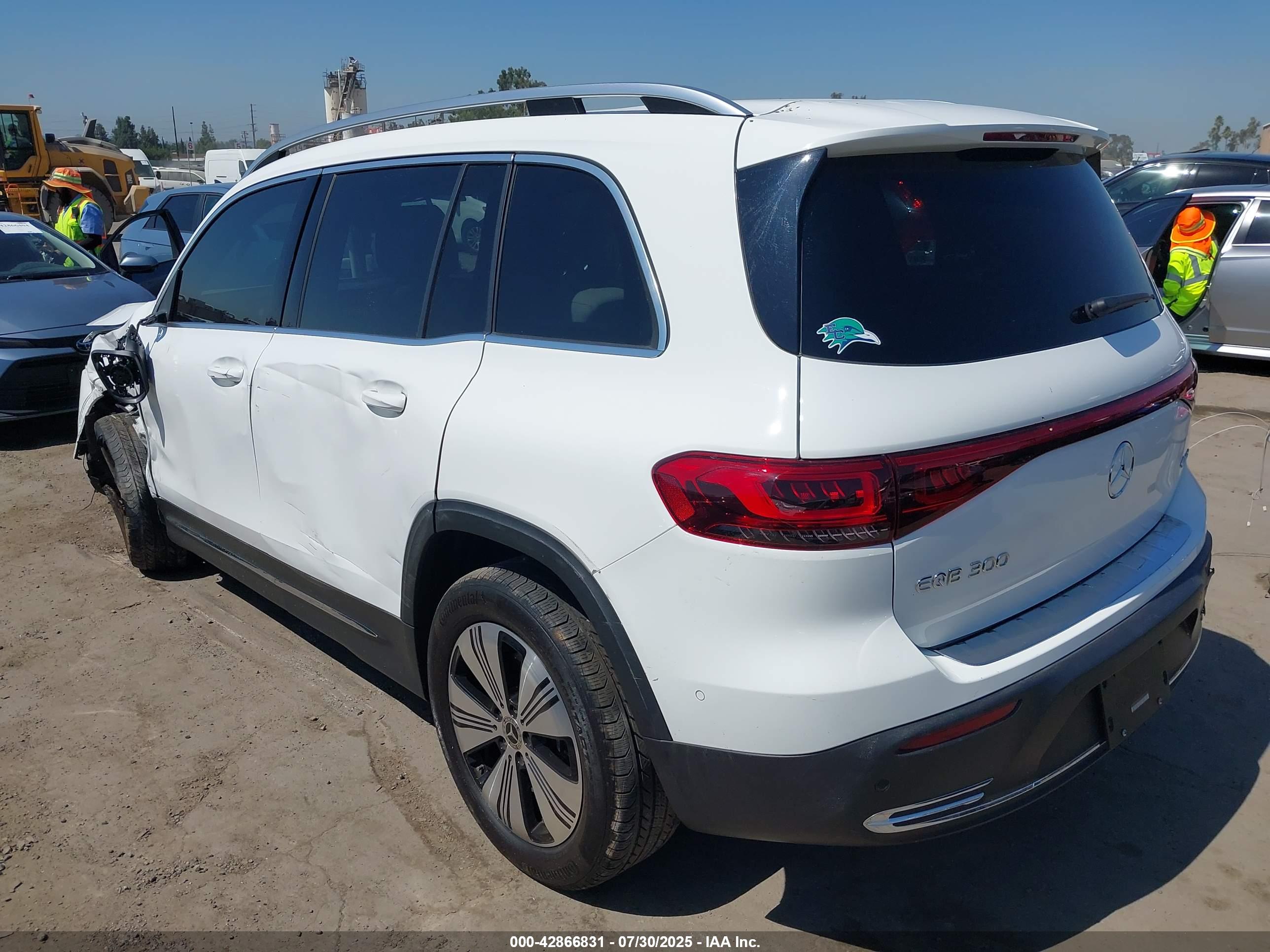 MERCEDES-BENZ EQB image 3