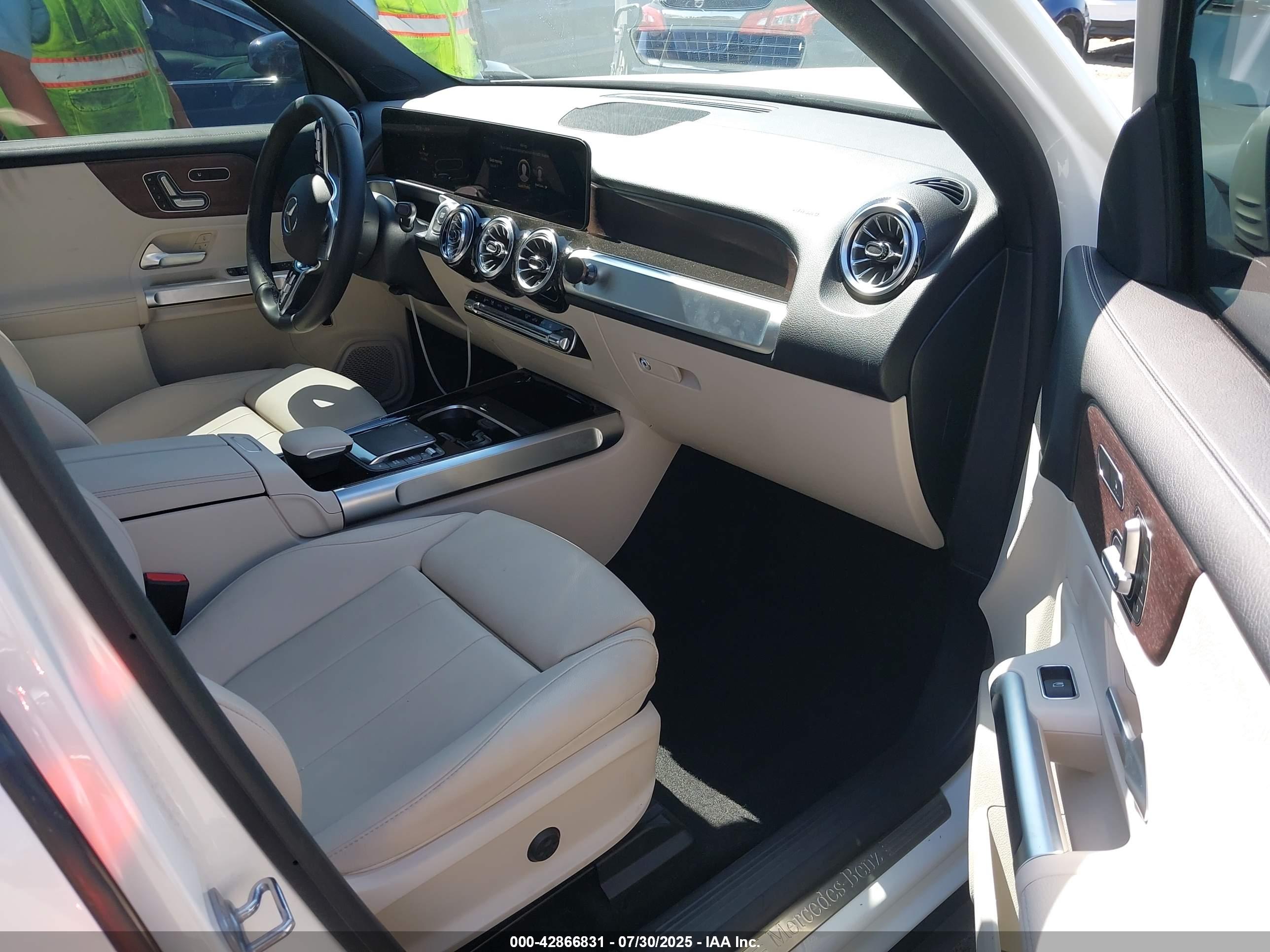 MERCEDES-BENZ EQB image 5