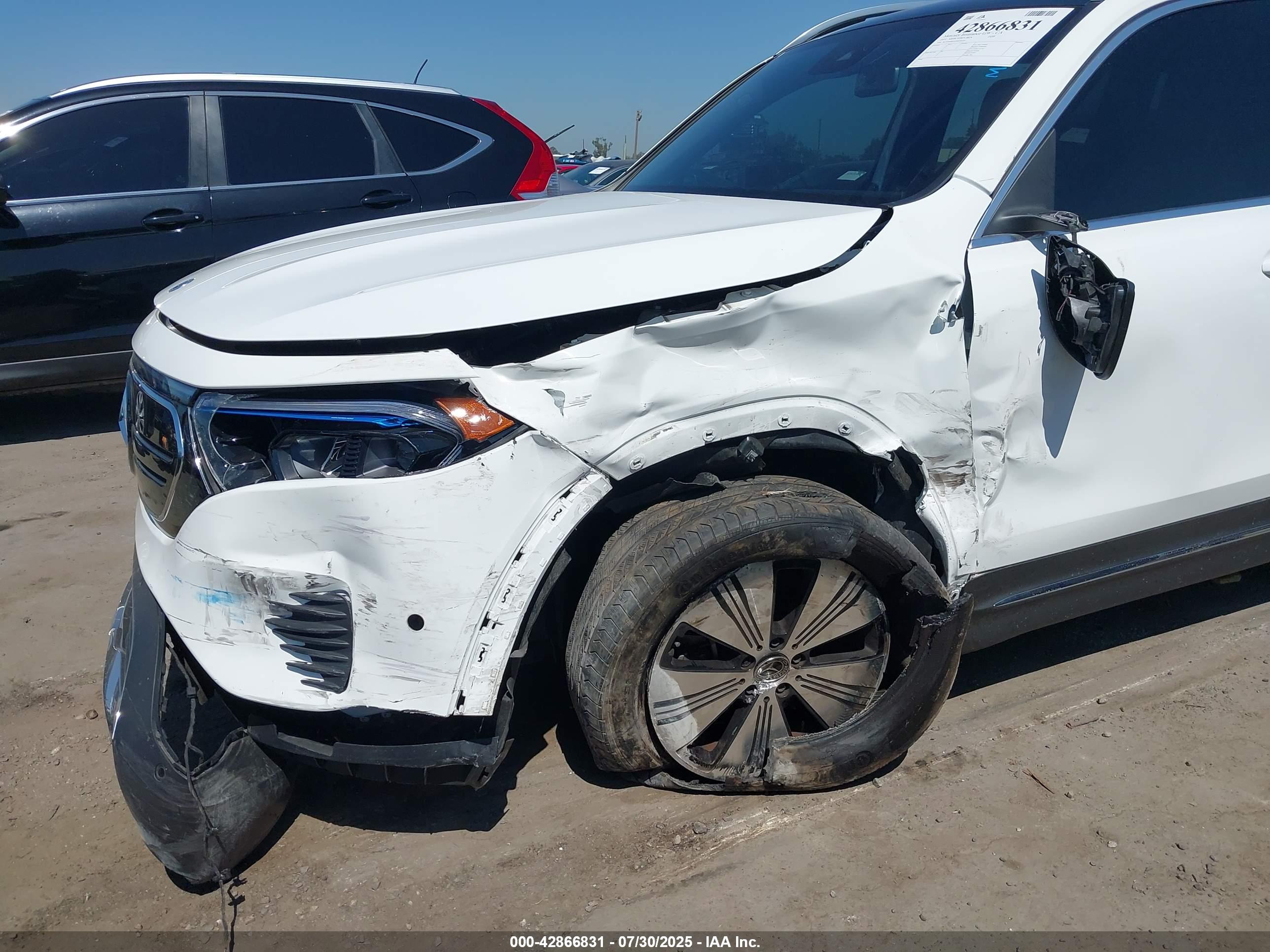 MERCEDES-BENZ EQB image 6