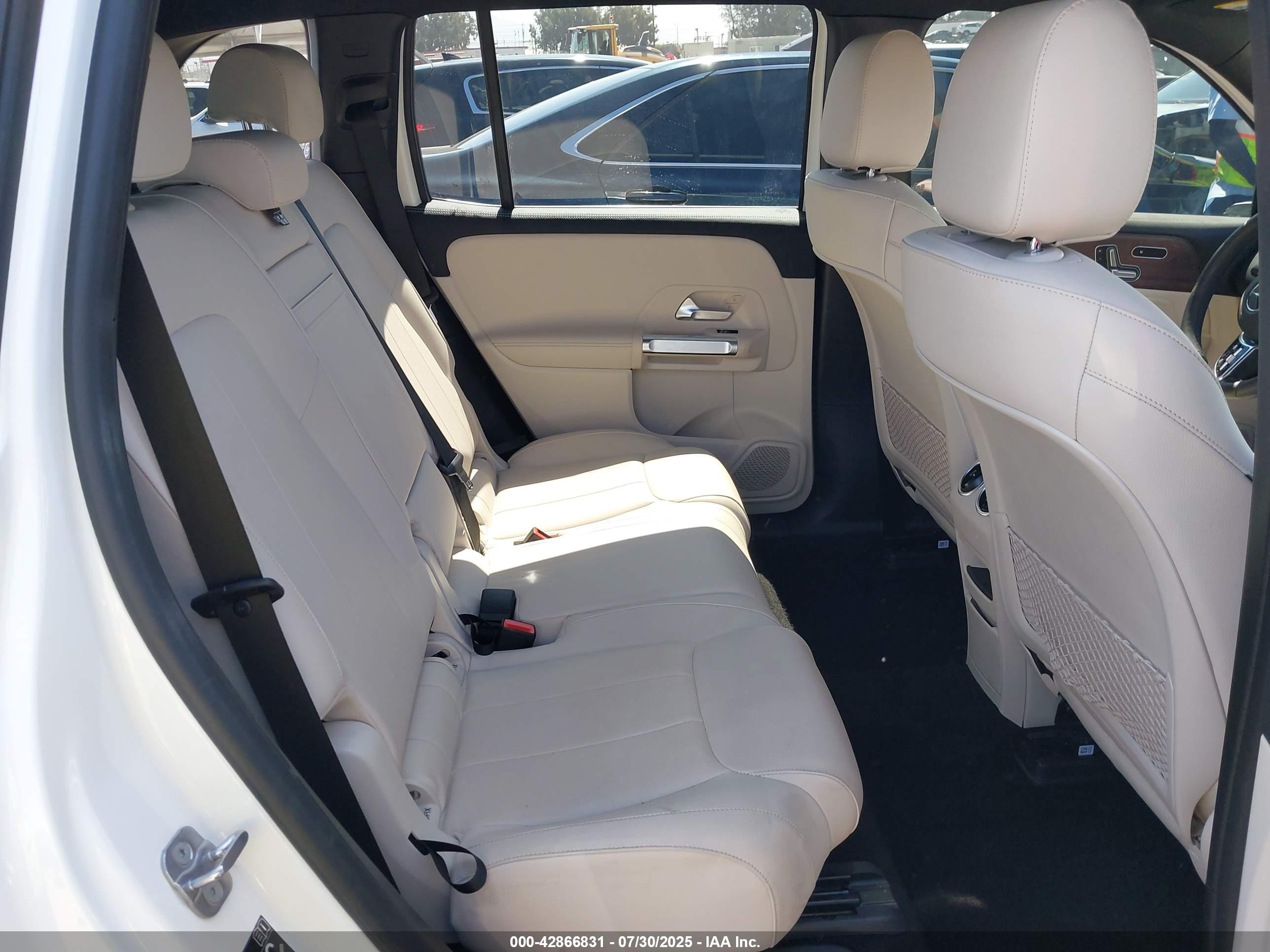 MERCEDES-BENZ EQB image 8
