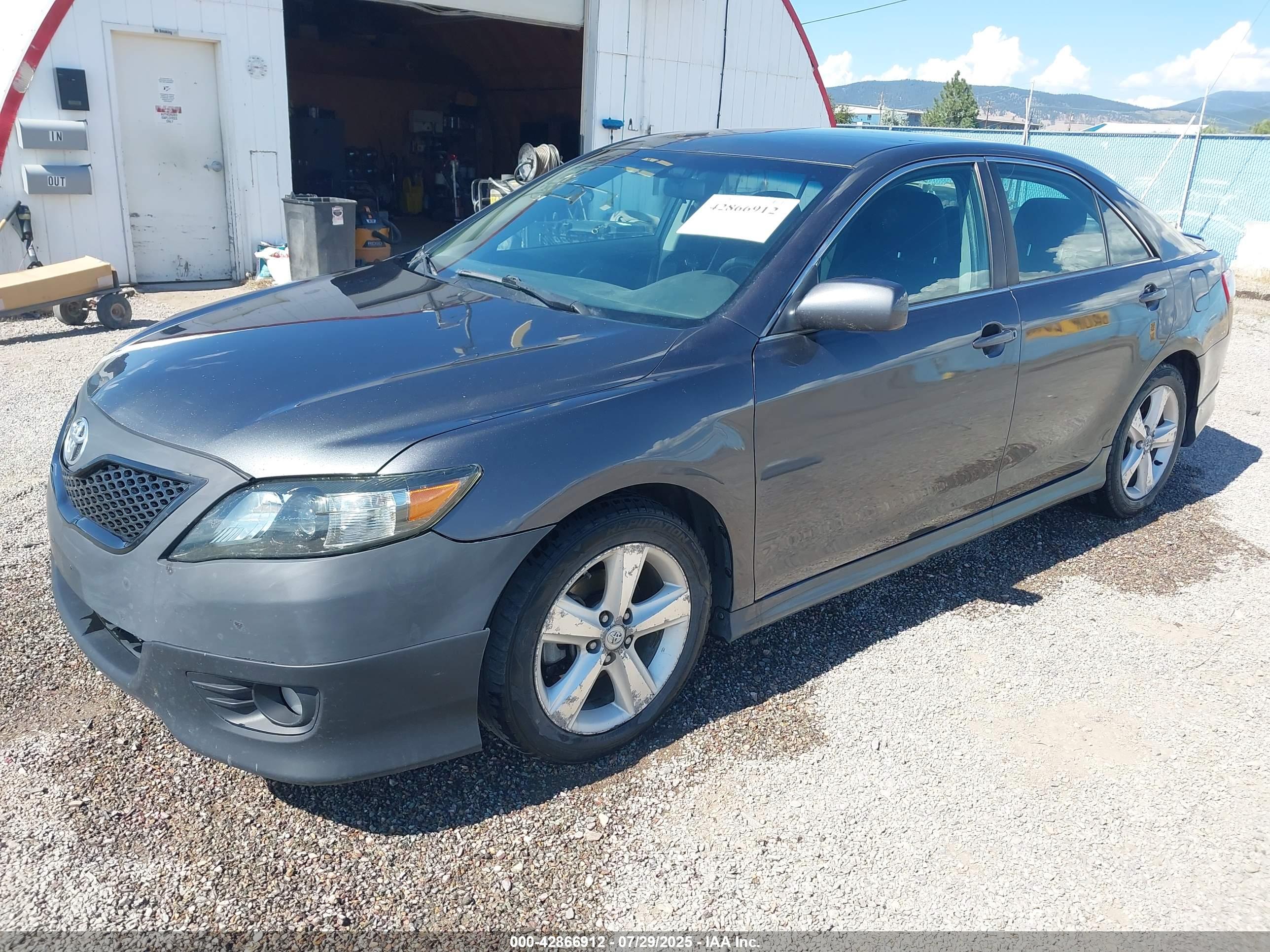 TOYOTA CAMRY image 2