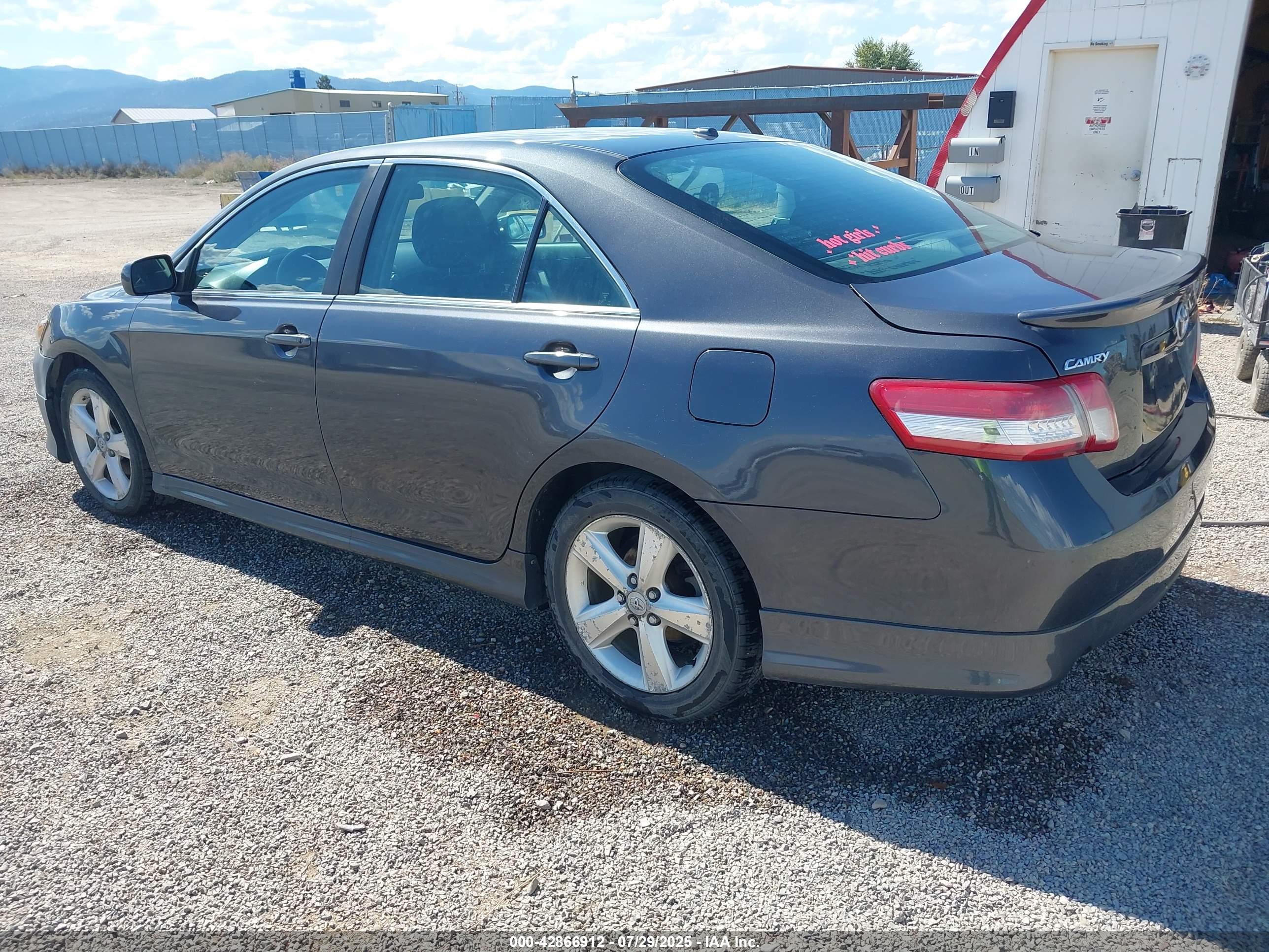 TOYOTA CAMRY image 3