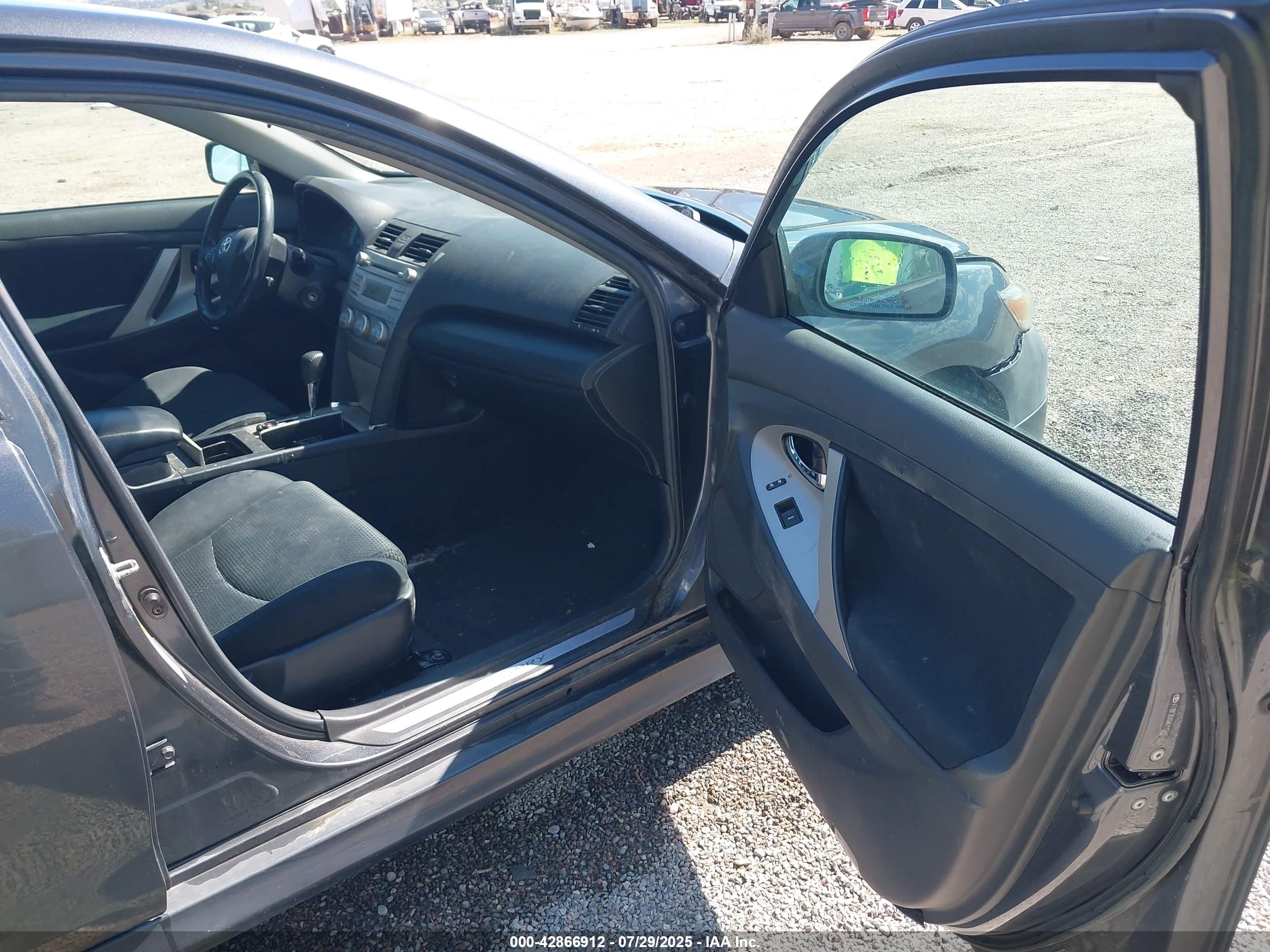 TOYOTA CAMRY image 5