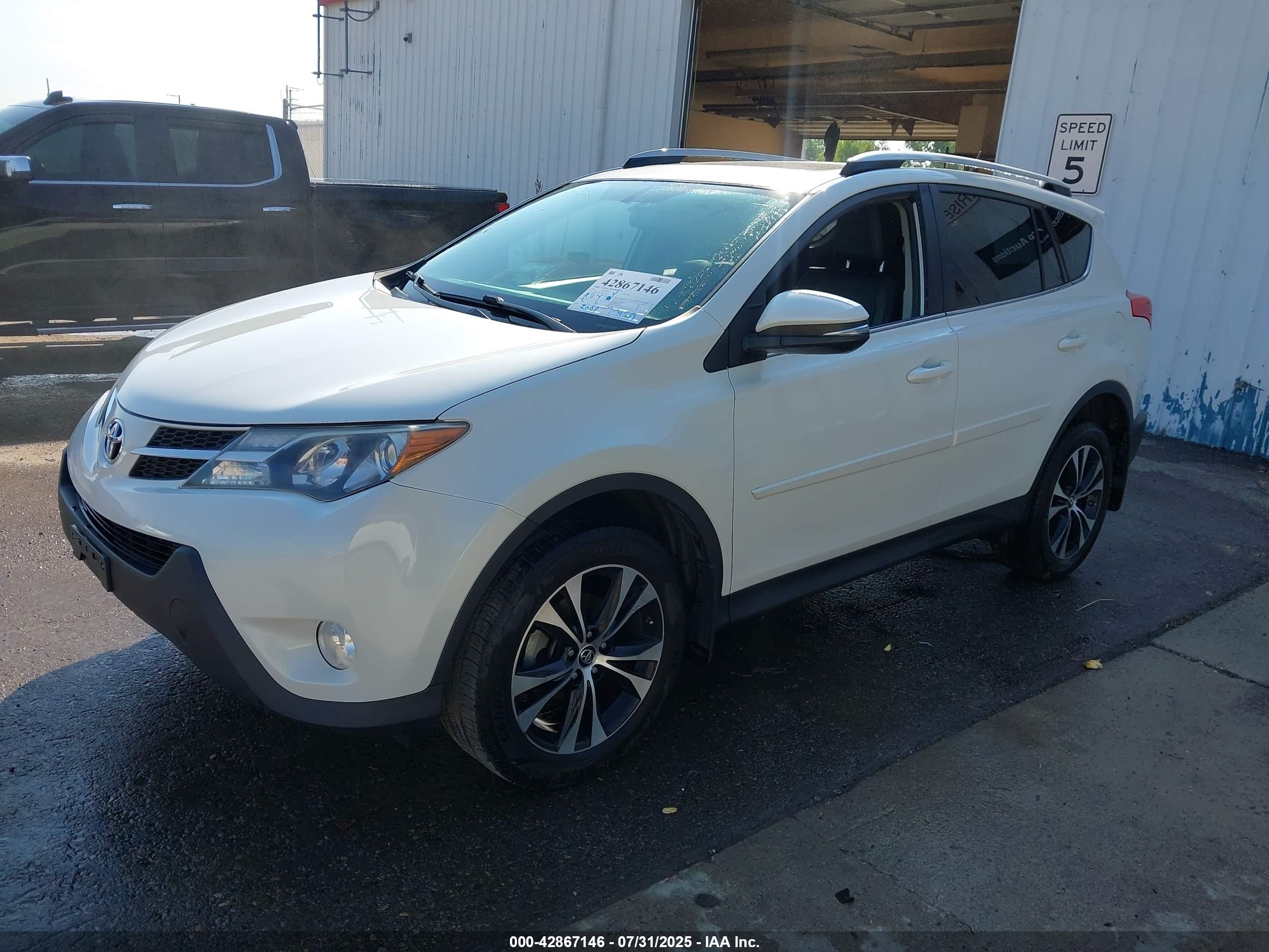 TOYOTA RAV4 image 2