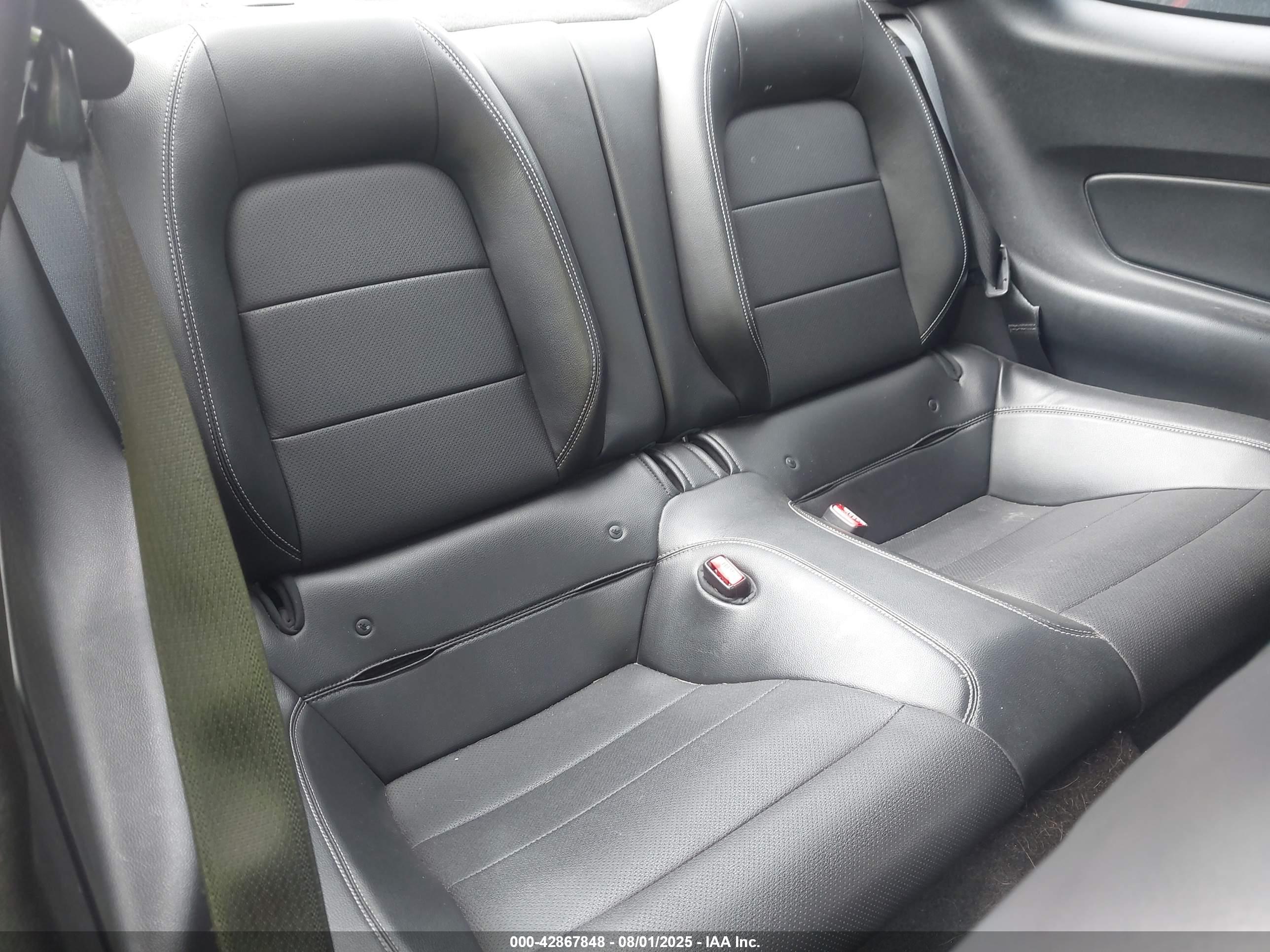 FORD MUSTANG image 8