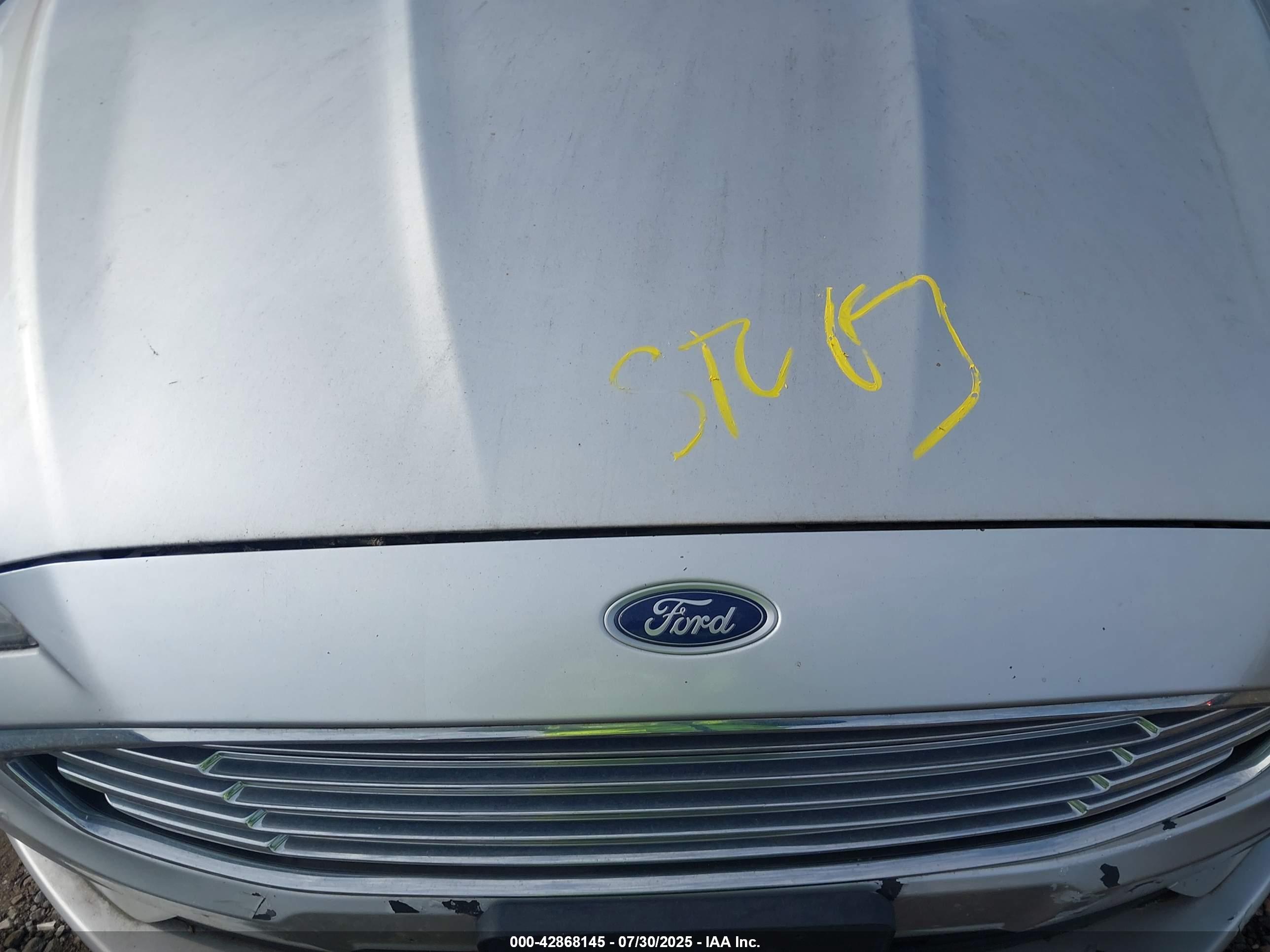 FORD FUSION image 10