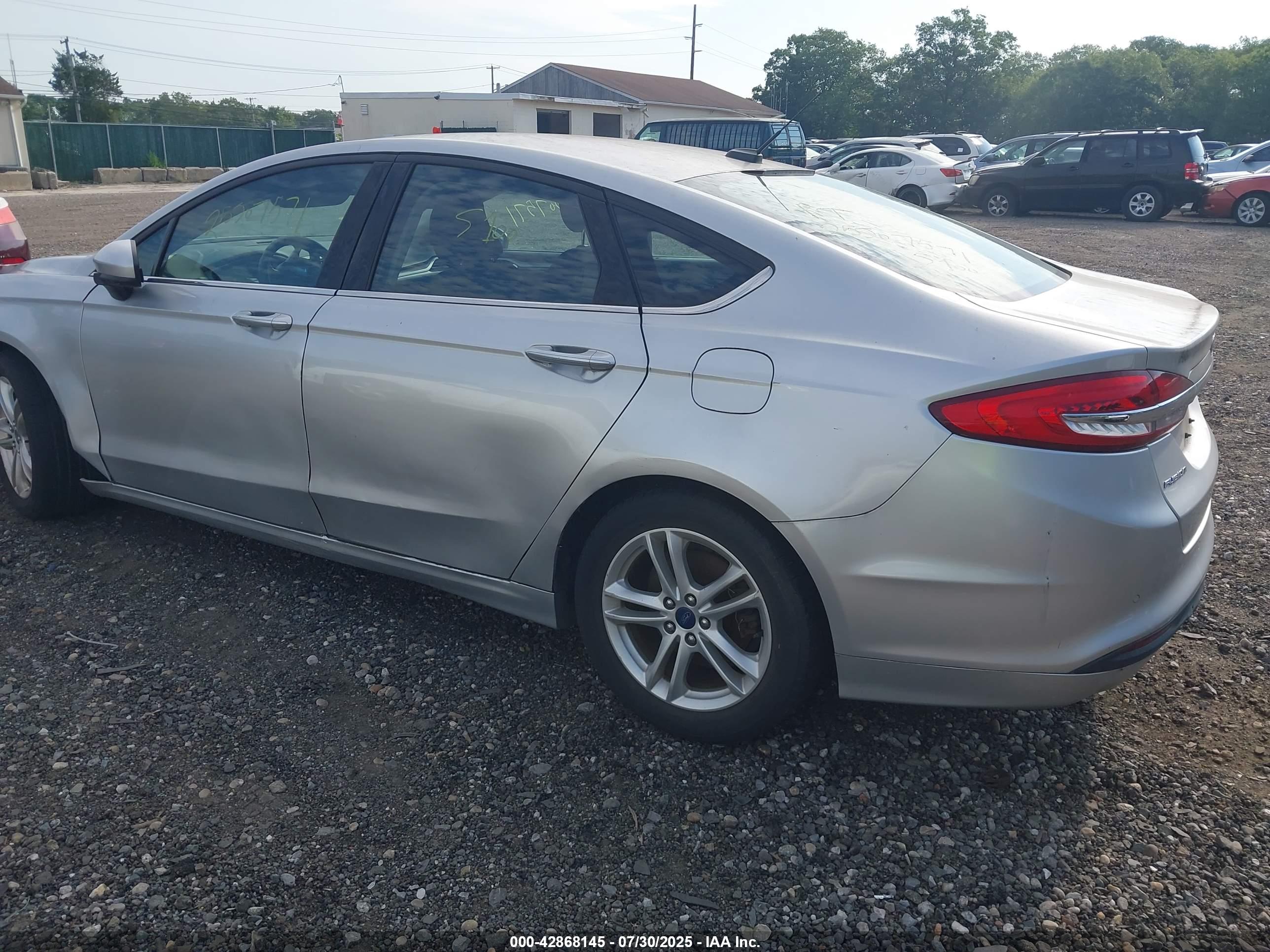FORD FUSION image 3