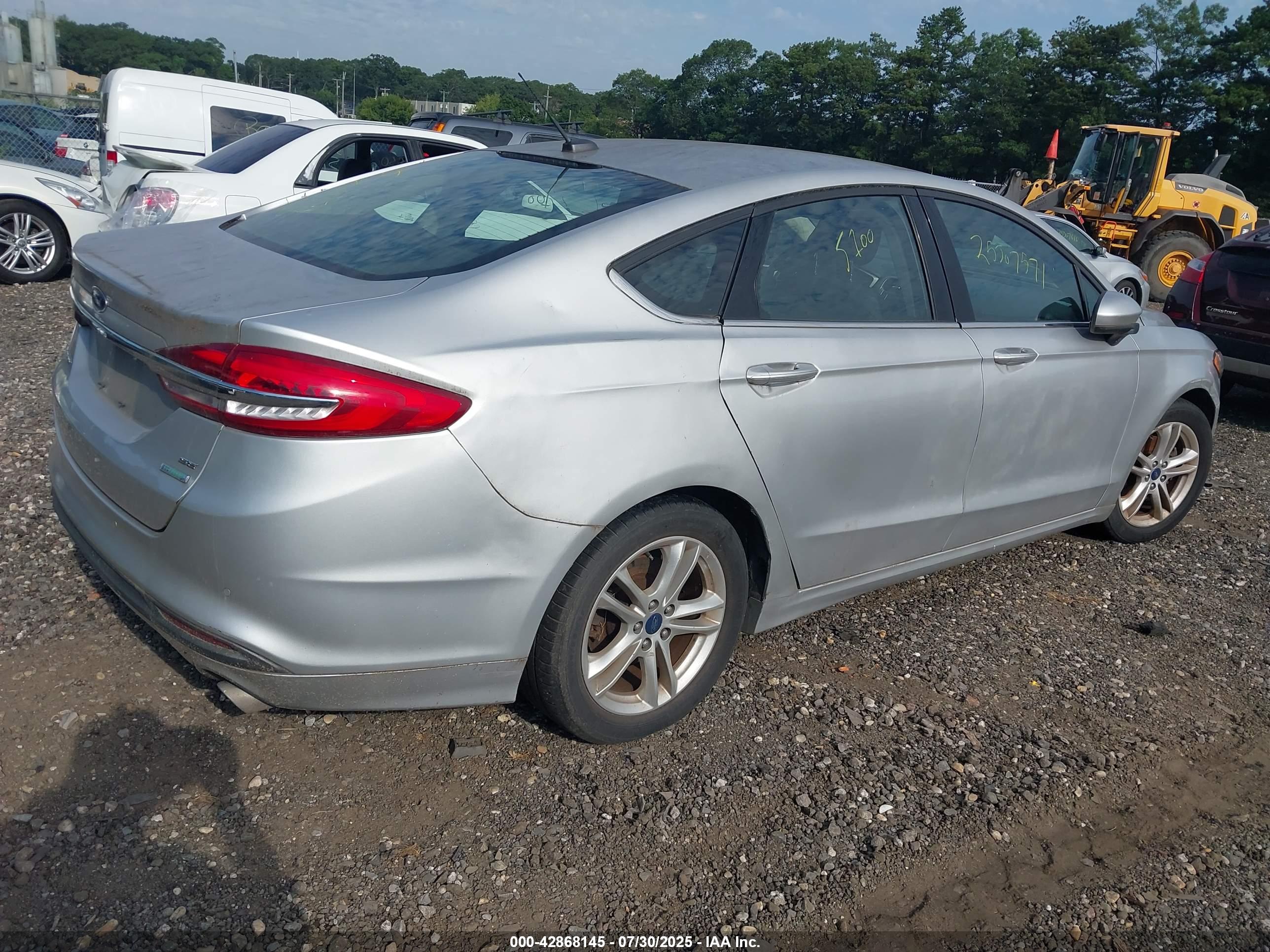 FORD FUSION image 4