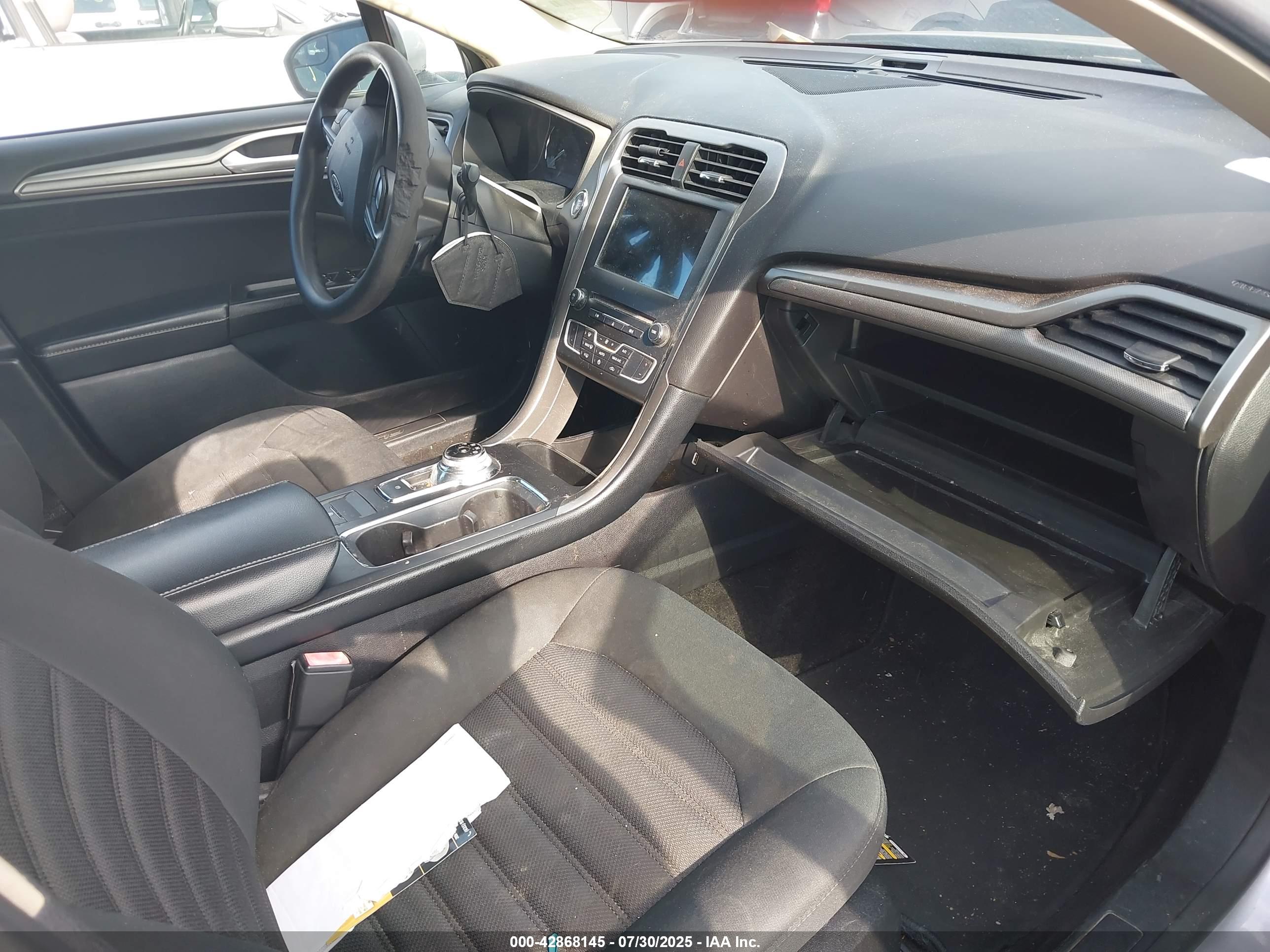 FORD FUSION image 5