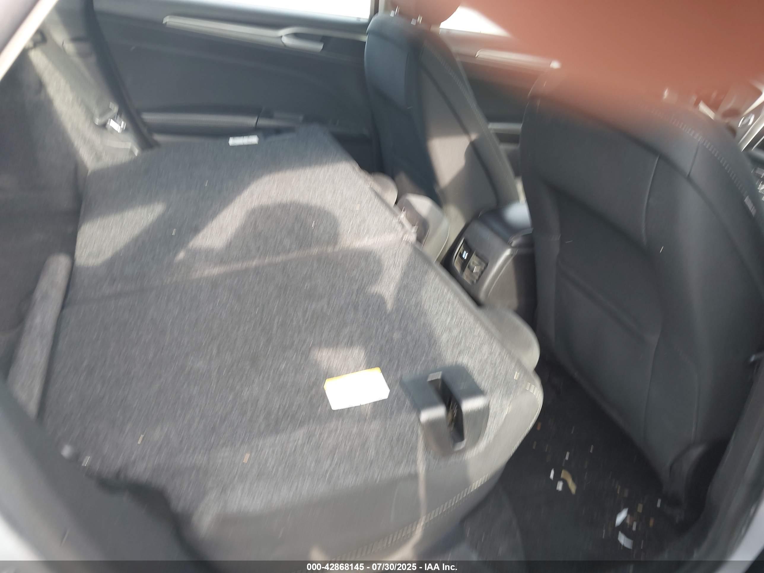 FORD FUSION image 8