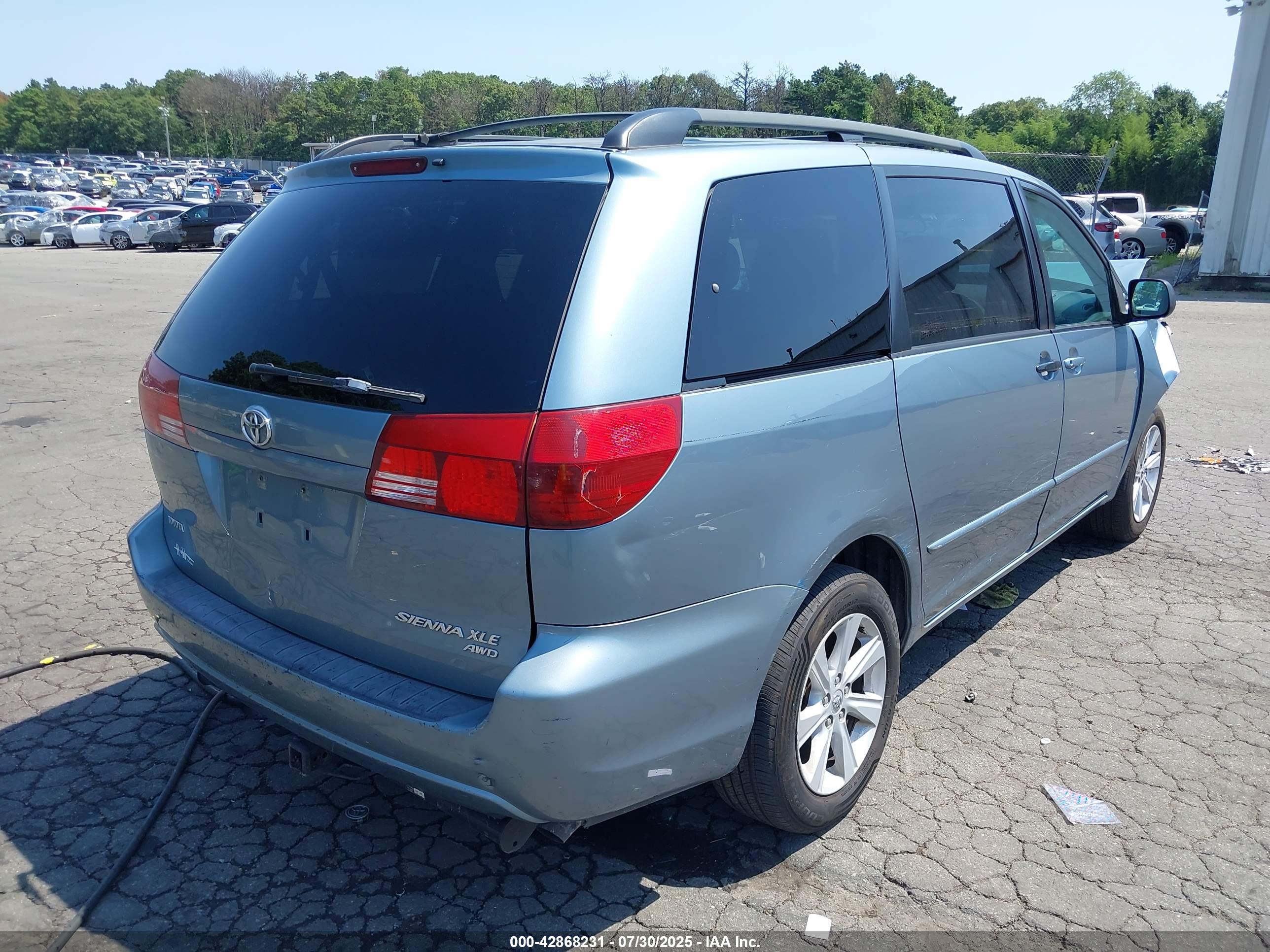 TOYOTA SIENNA image 4