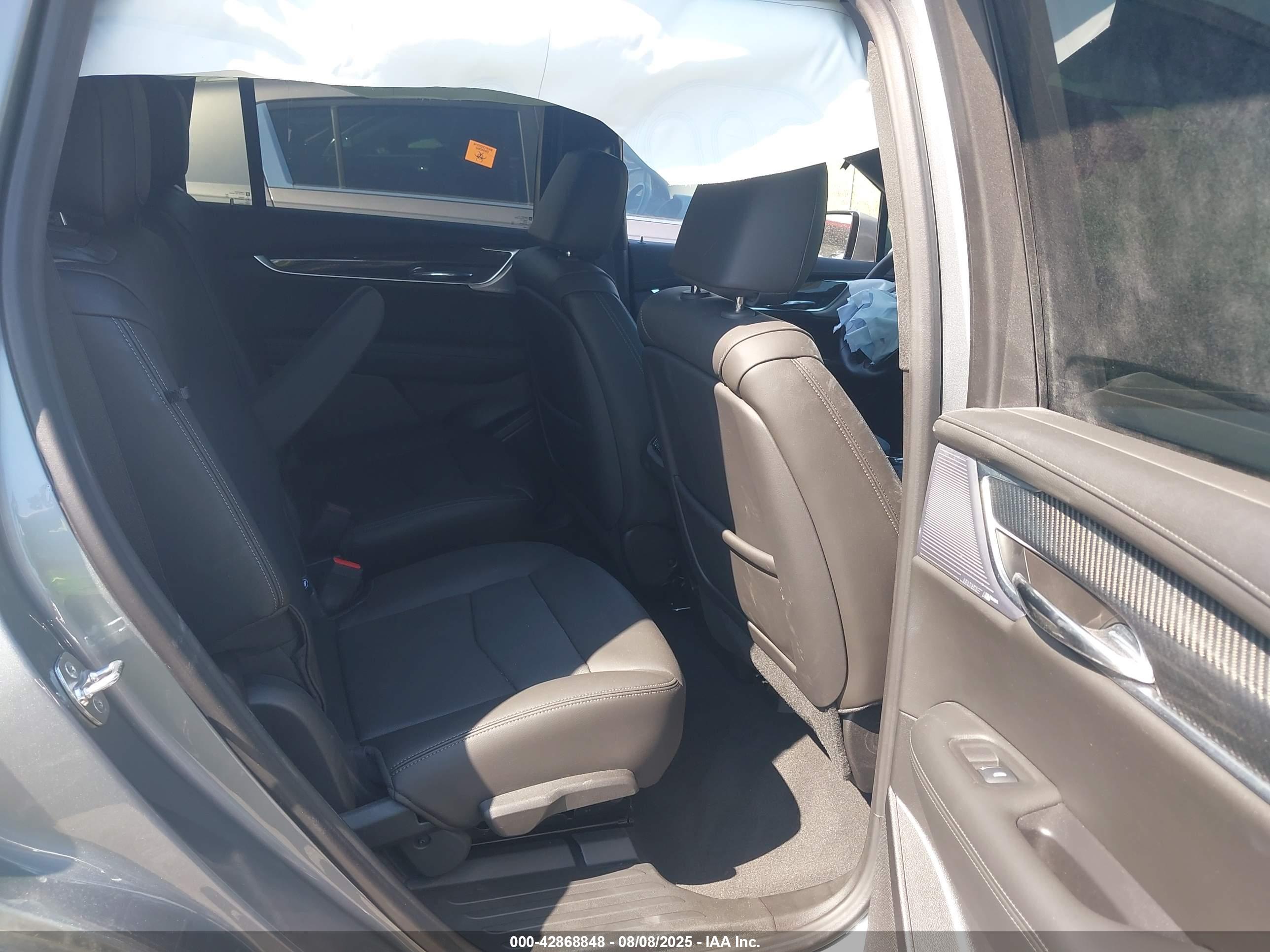 CADILLAC XT6 image 8