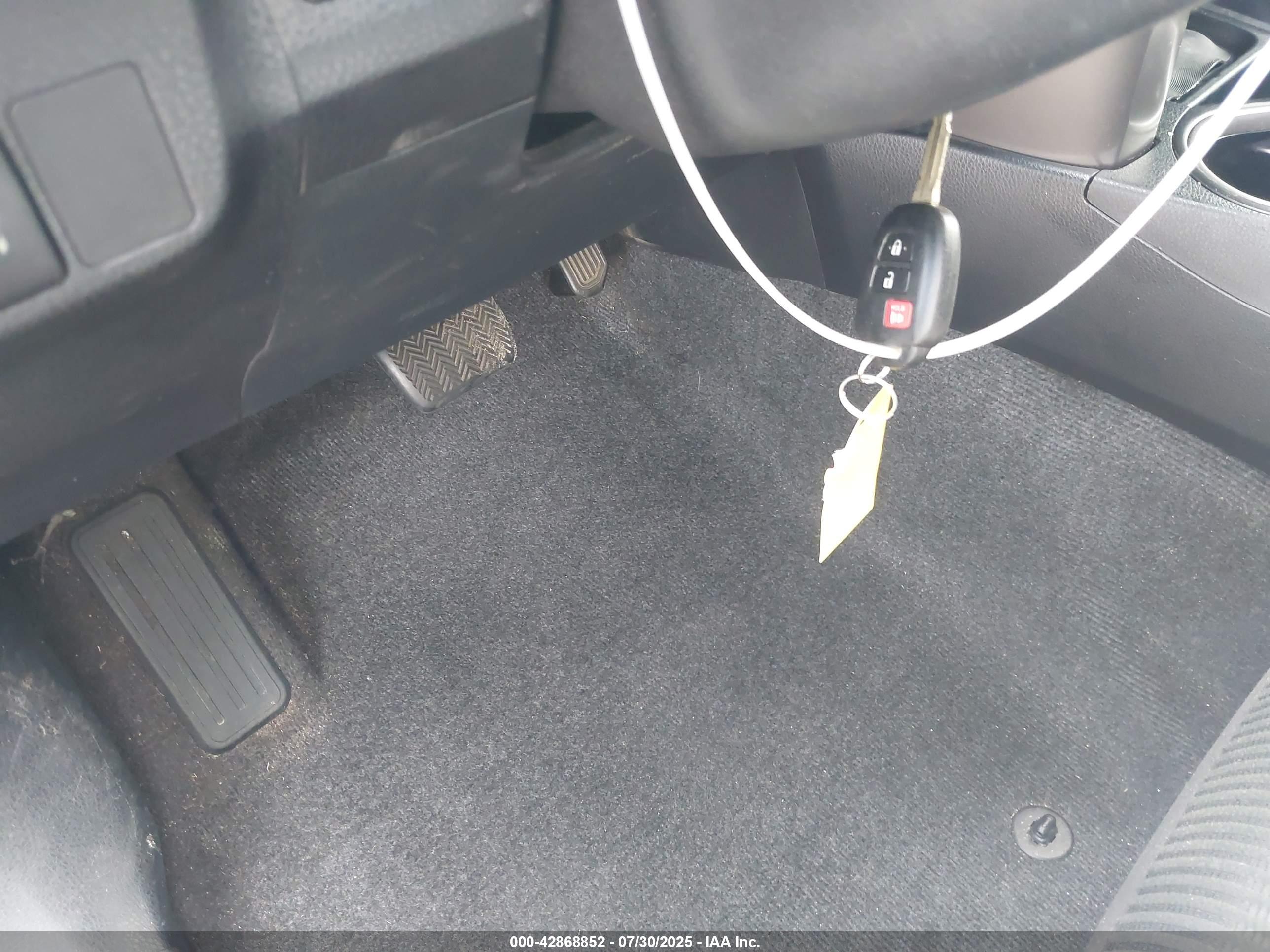 TOYOTA RAV4 image 11