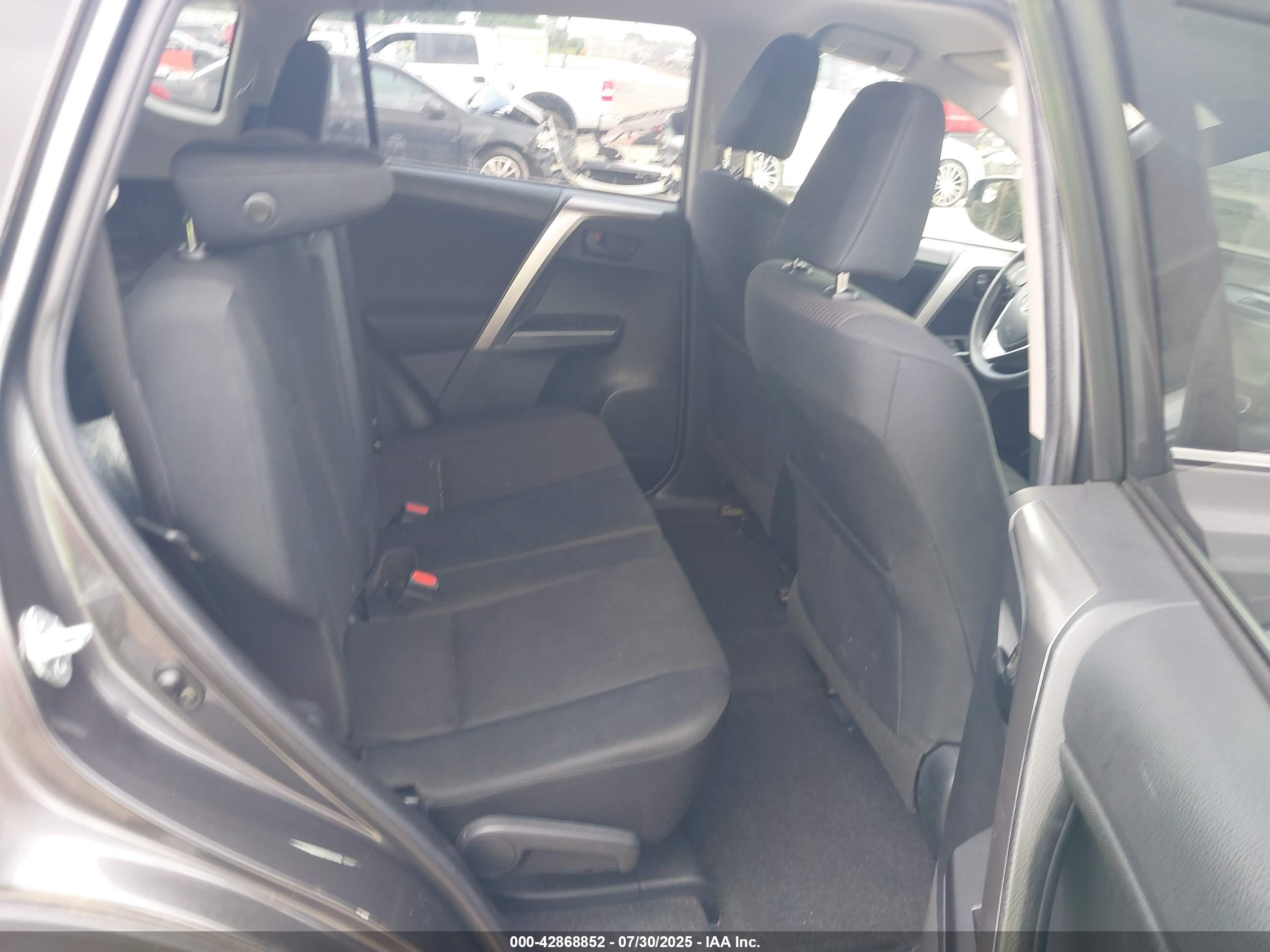 TOYOTA RAV4 image 8