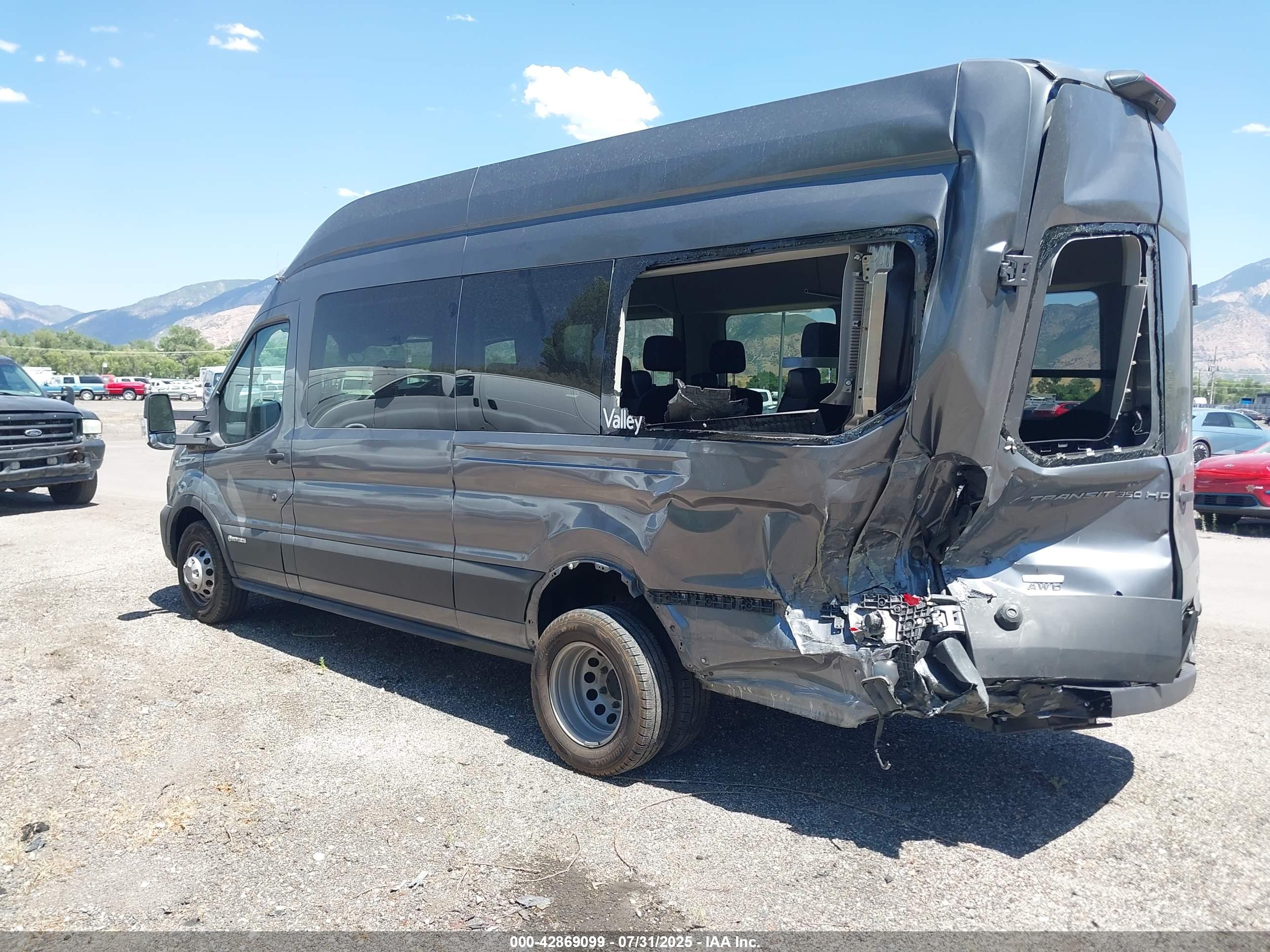 FORD TRANSIT-350 image 3