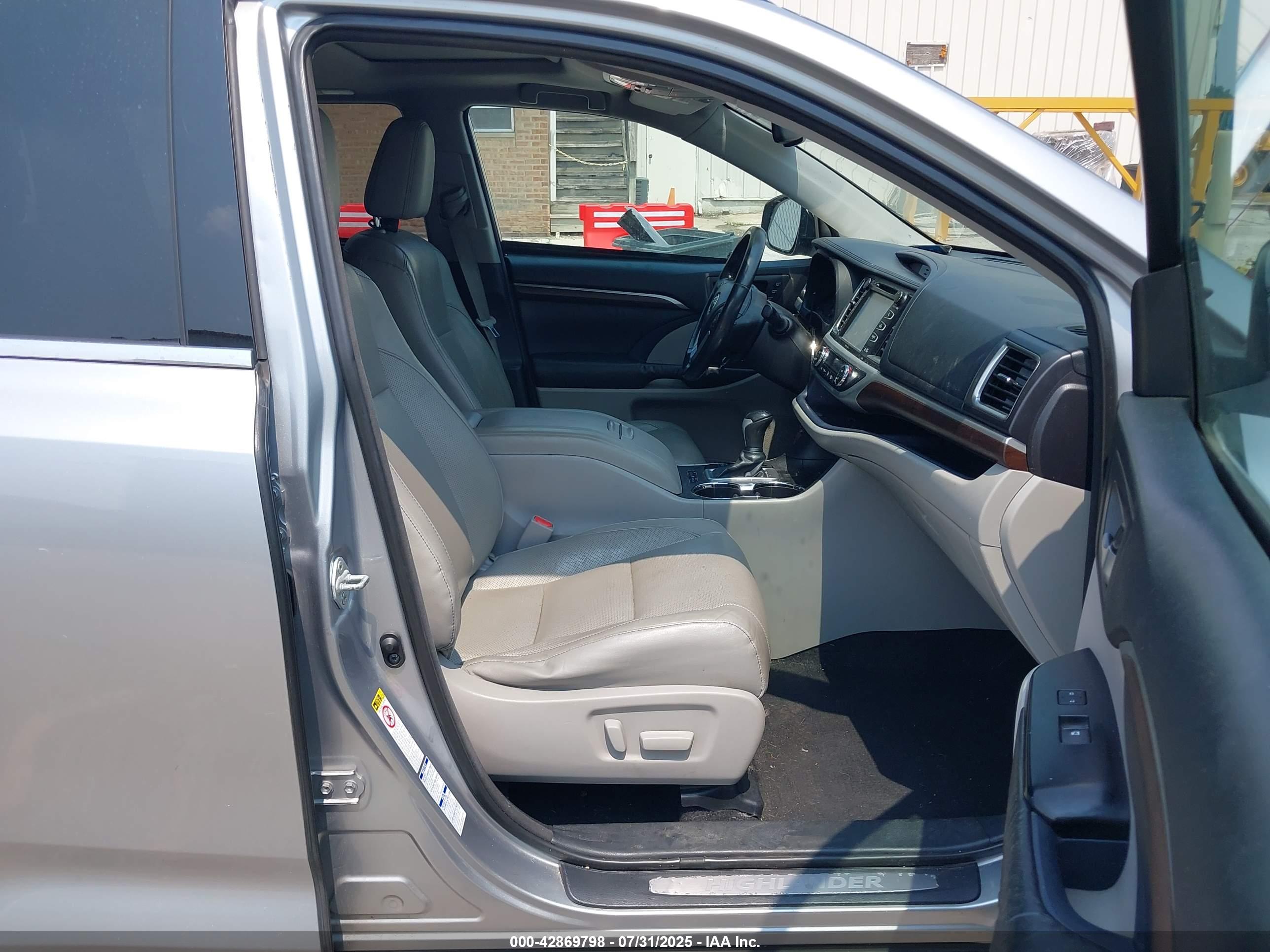 TOYOTA HIGHLANDER image 5