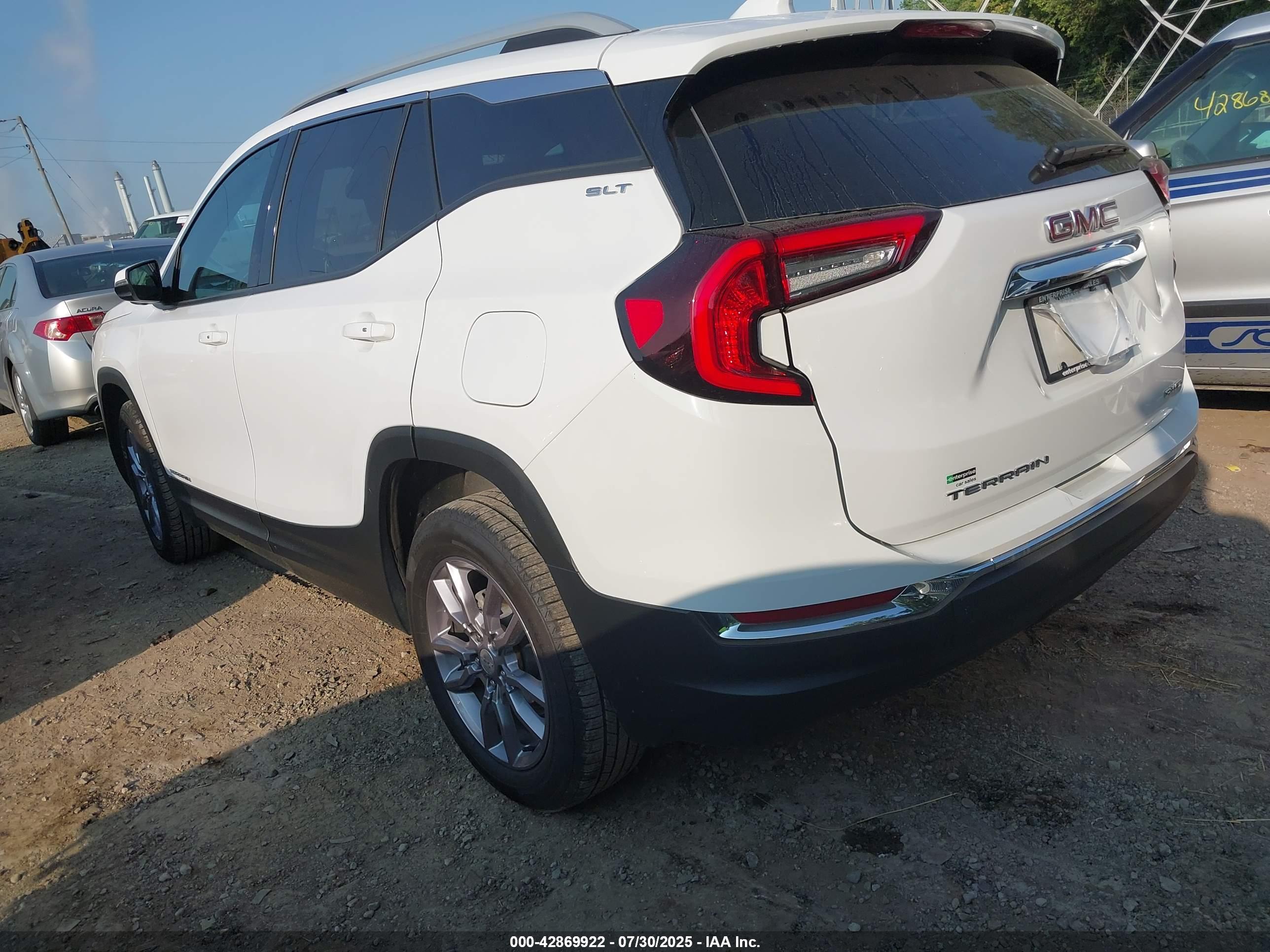 GMC TERRAIN image 3