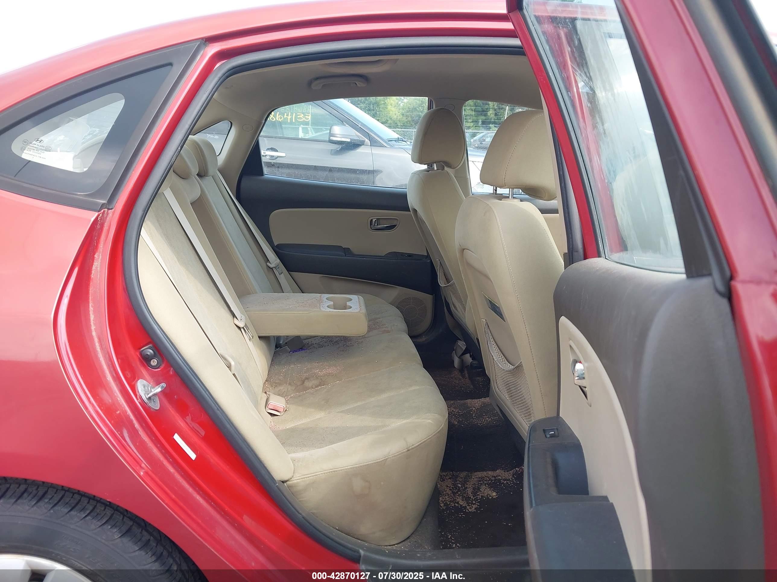 HYUNDAI ELANTRA image 8