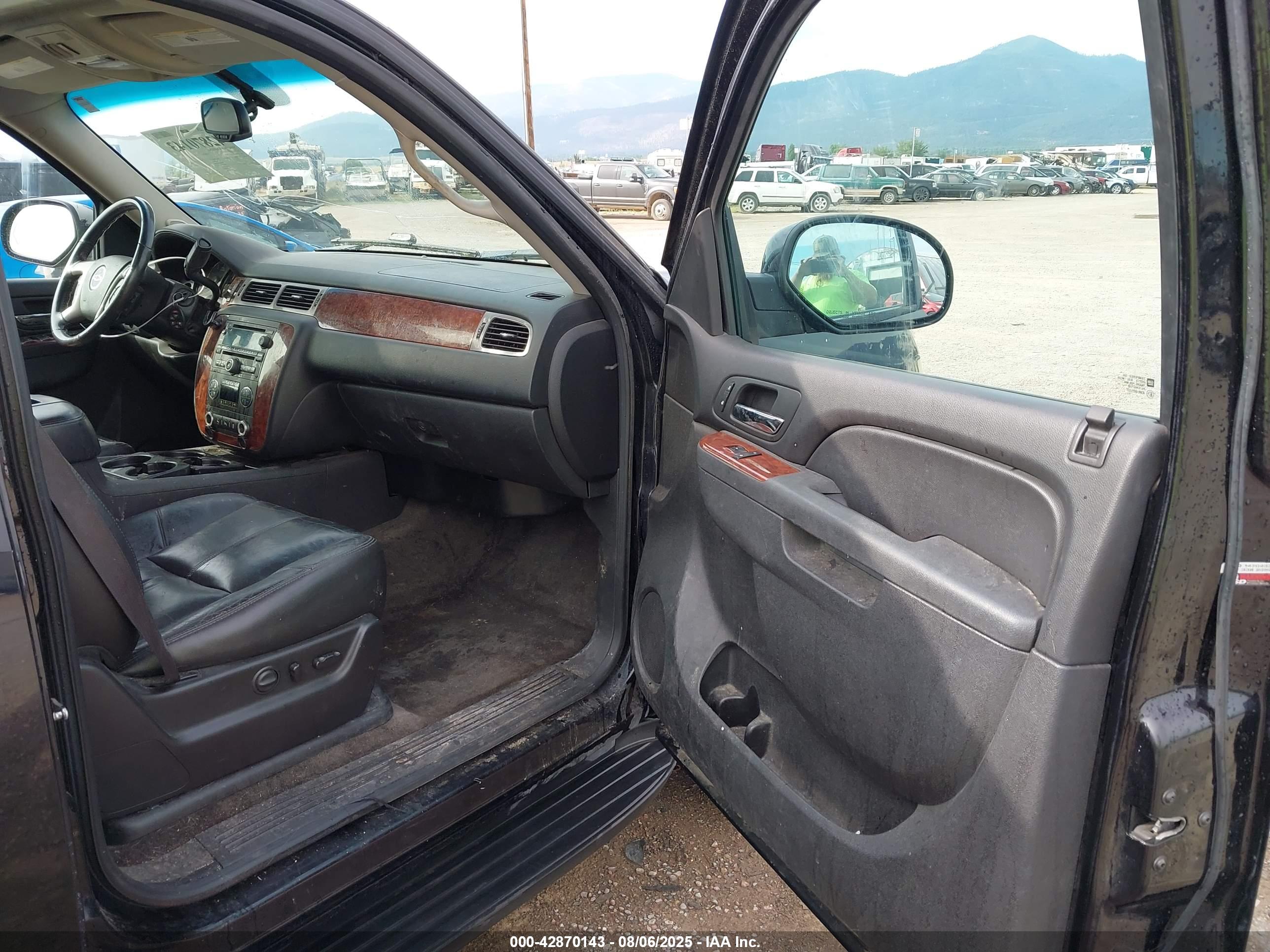 CHEVROLET TAHOE image 5