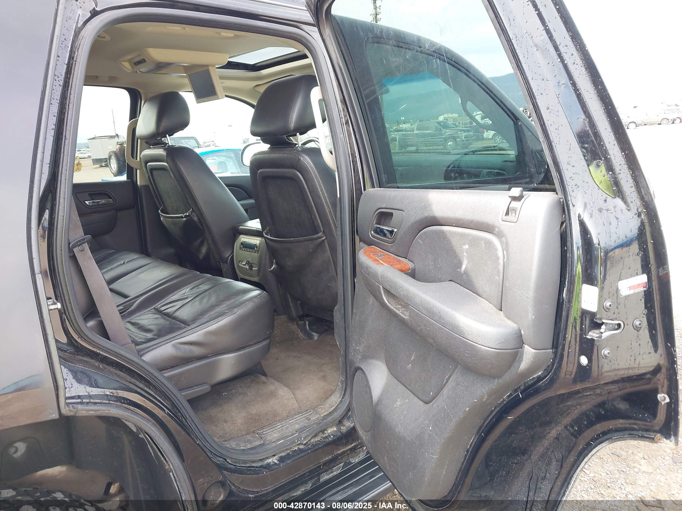 CHEVROLET TAHOE image 8