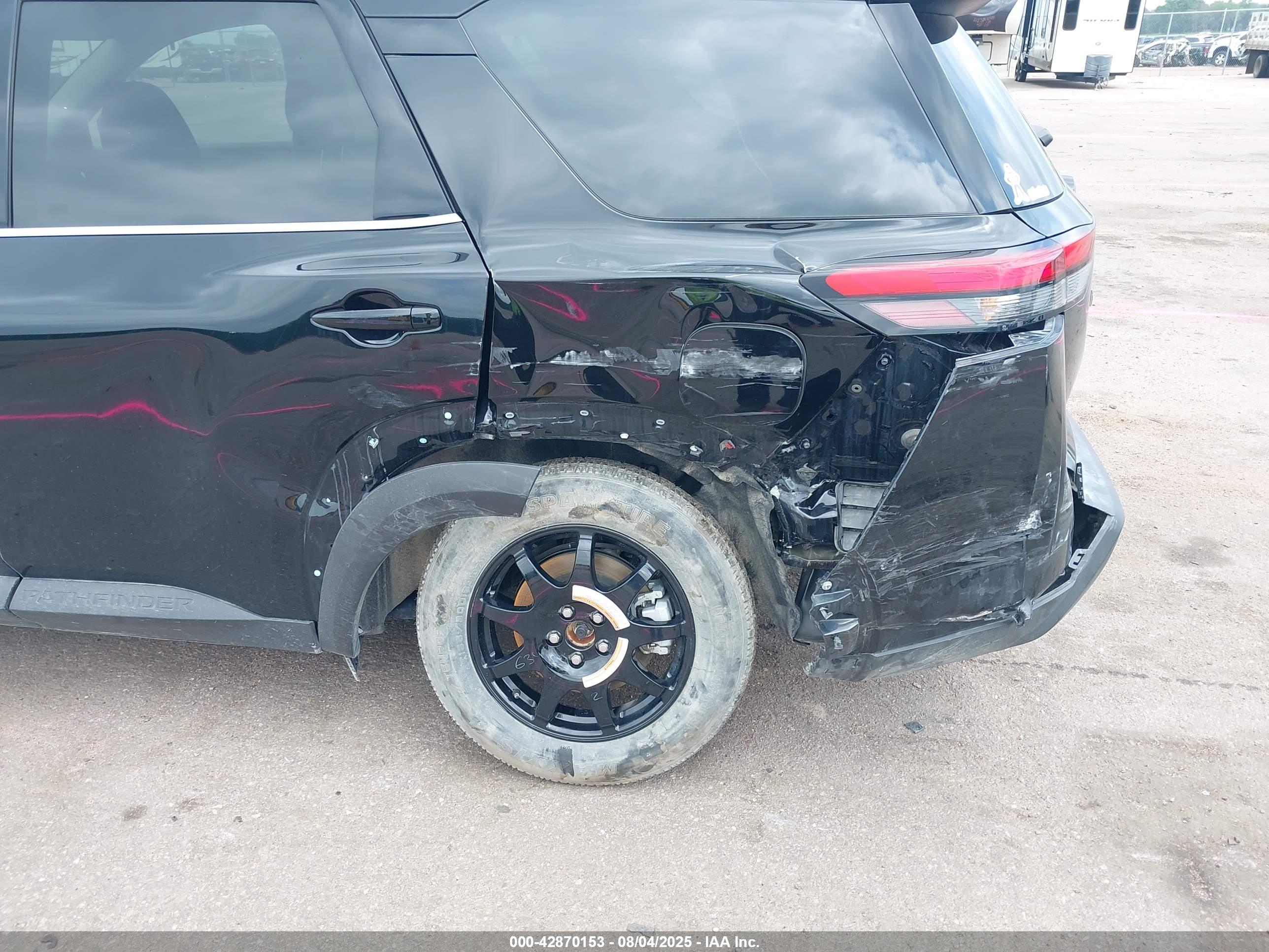 NISSAN PATHFINDER image 6
