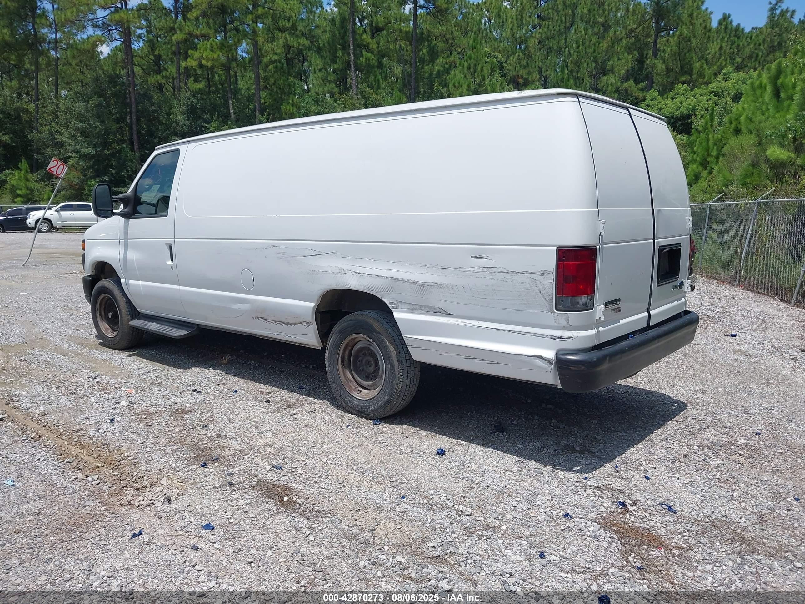 FORD E-150 image 3